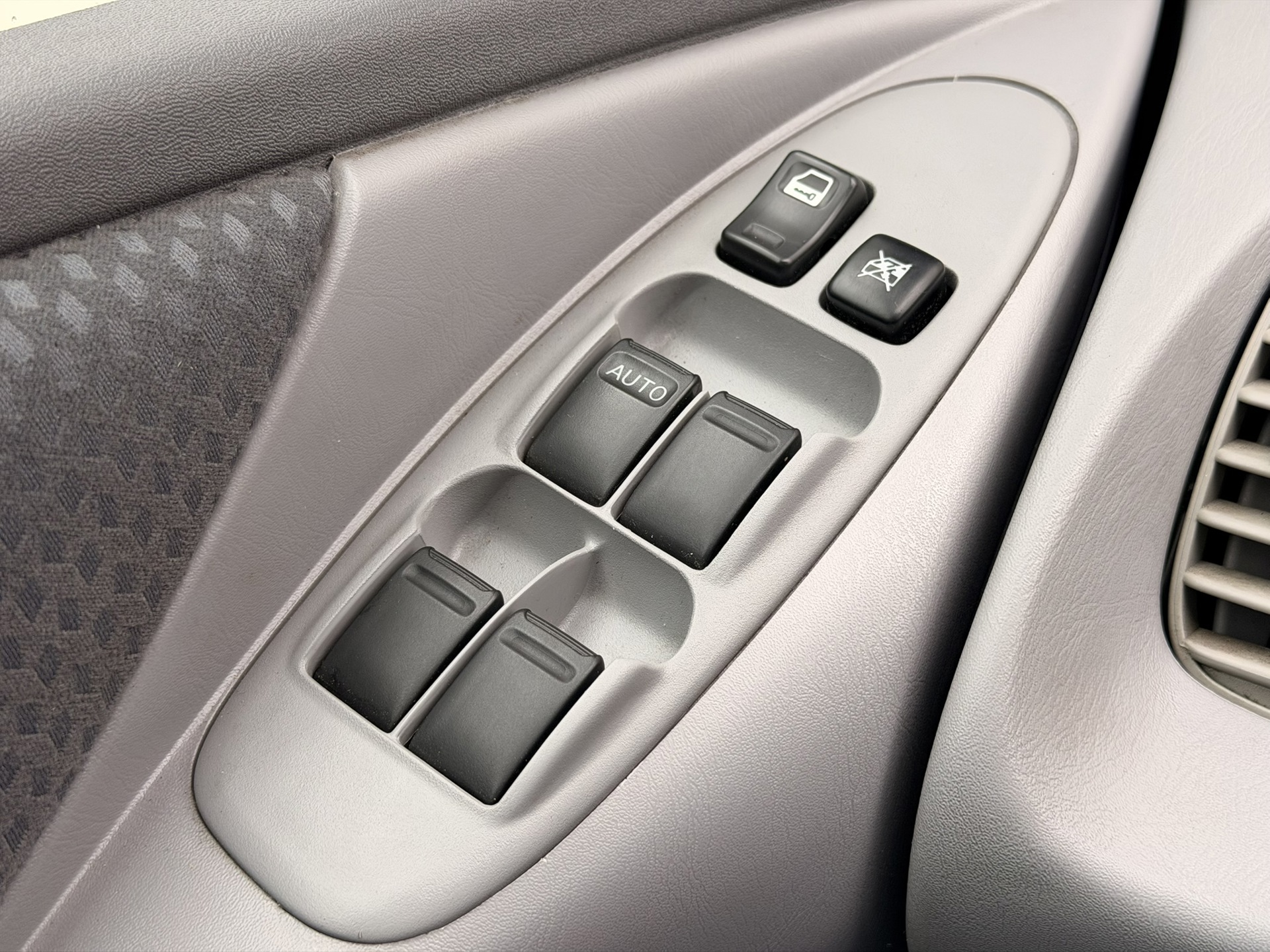 Foto van Nissan Nissan Almera Tino