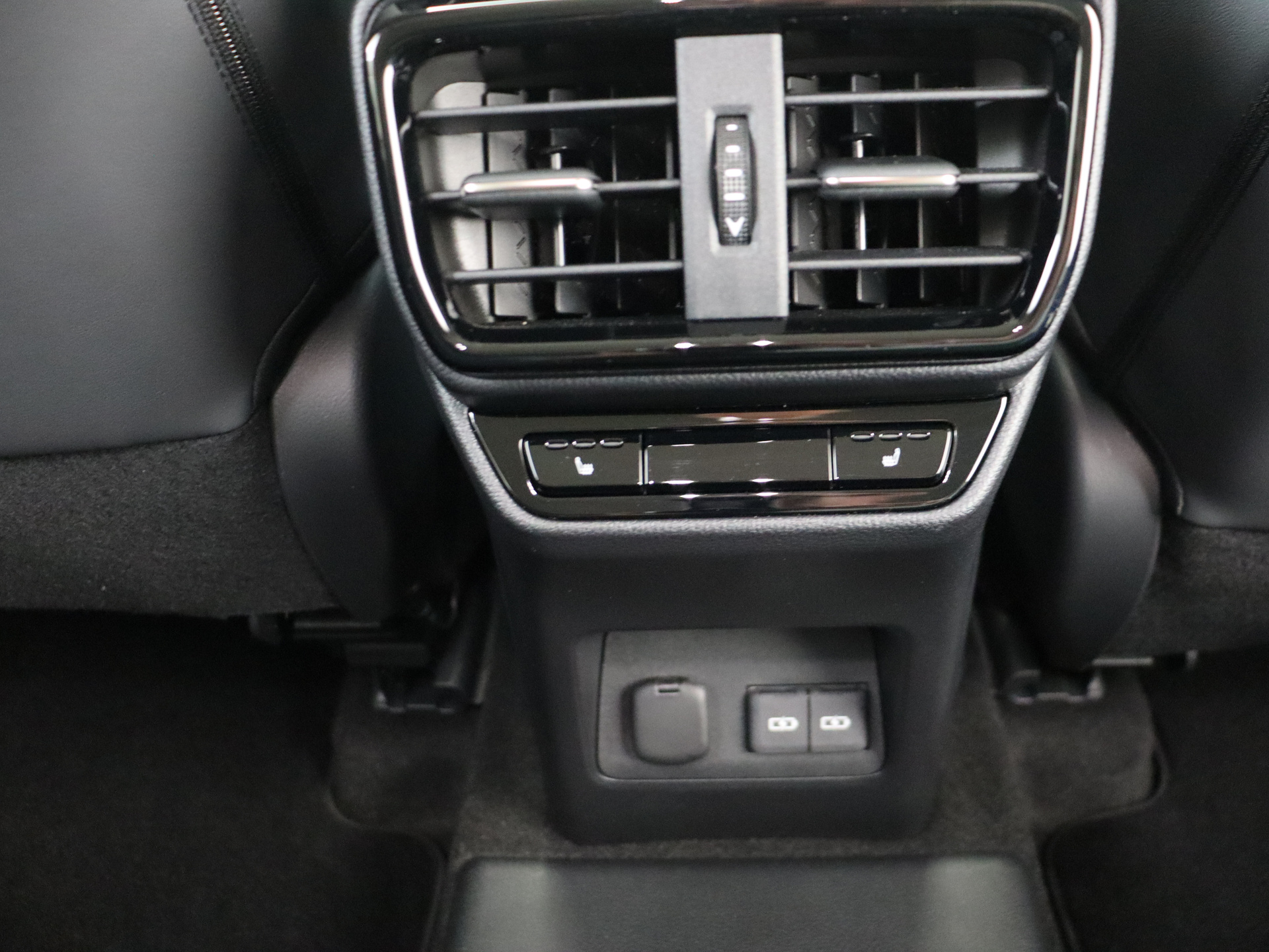 Foto van Lexus Lexus Nx450h+