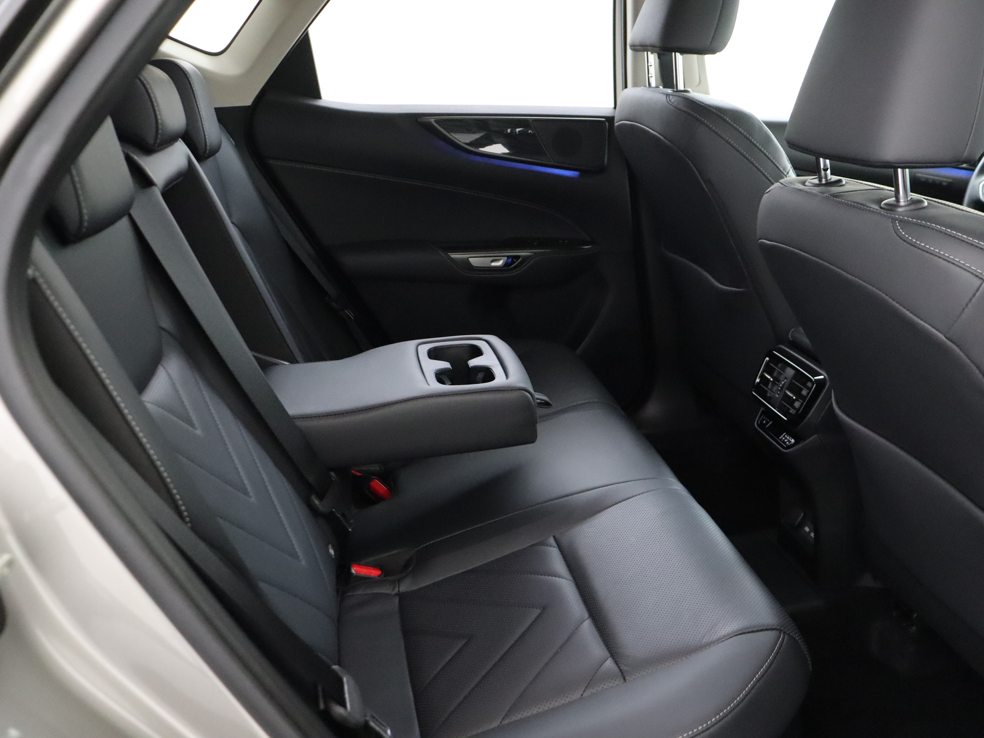 Foto van Lexus Lexus Nx450h+