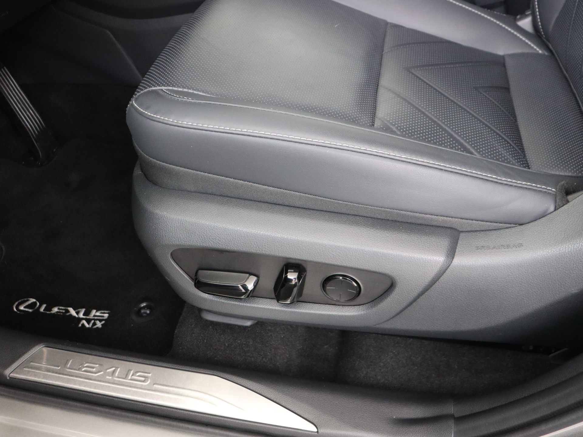 Foto van Lexus Lexus Nx450h+