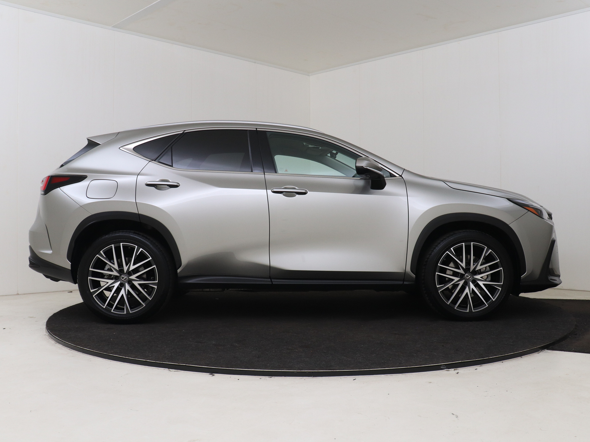 Foto van Lexus Lexus Nx450h+
