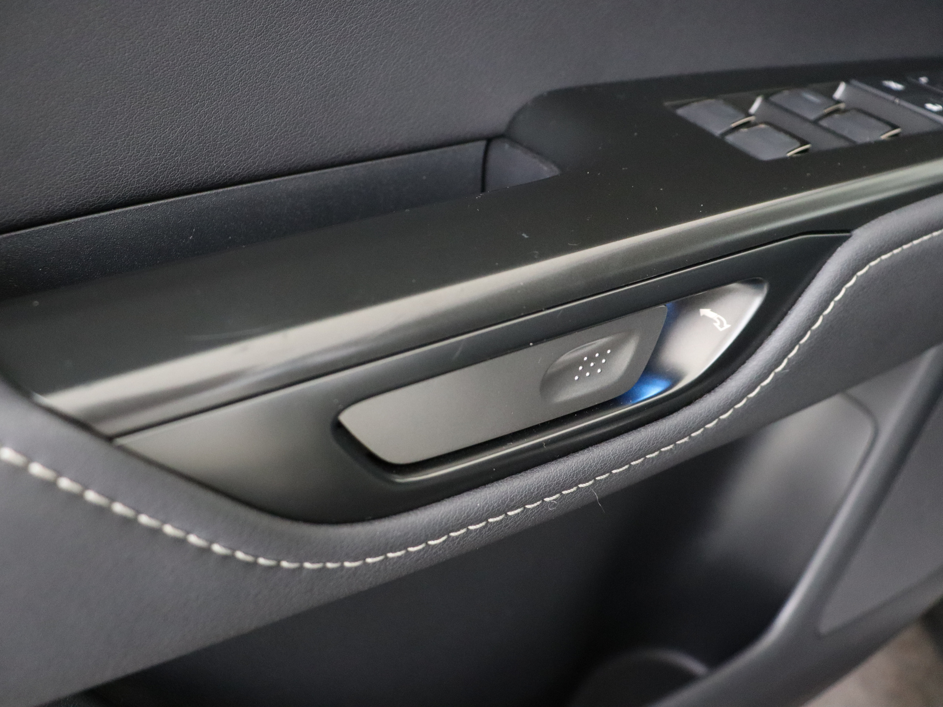Foto van Lexus Lexus Nx450h+