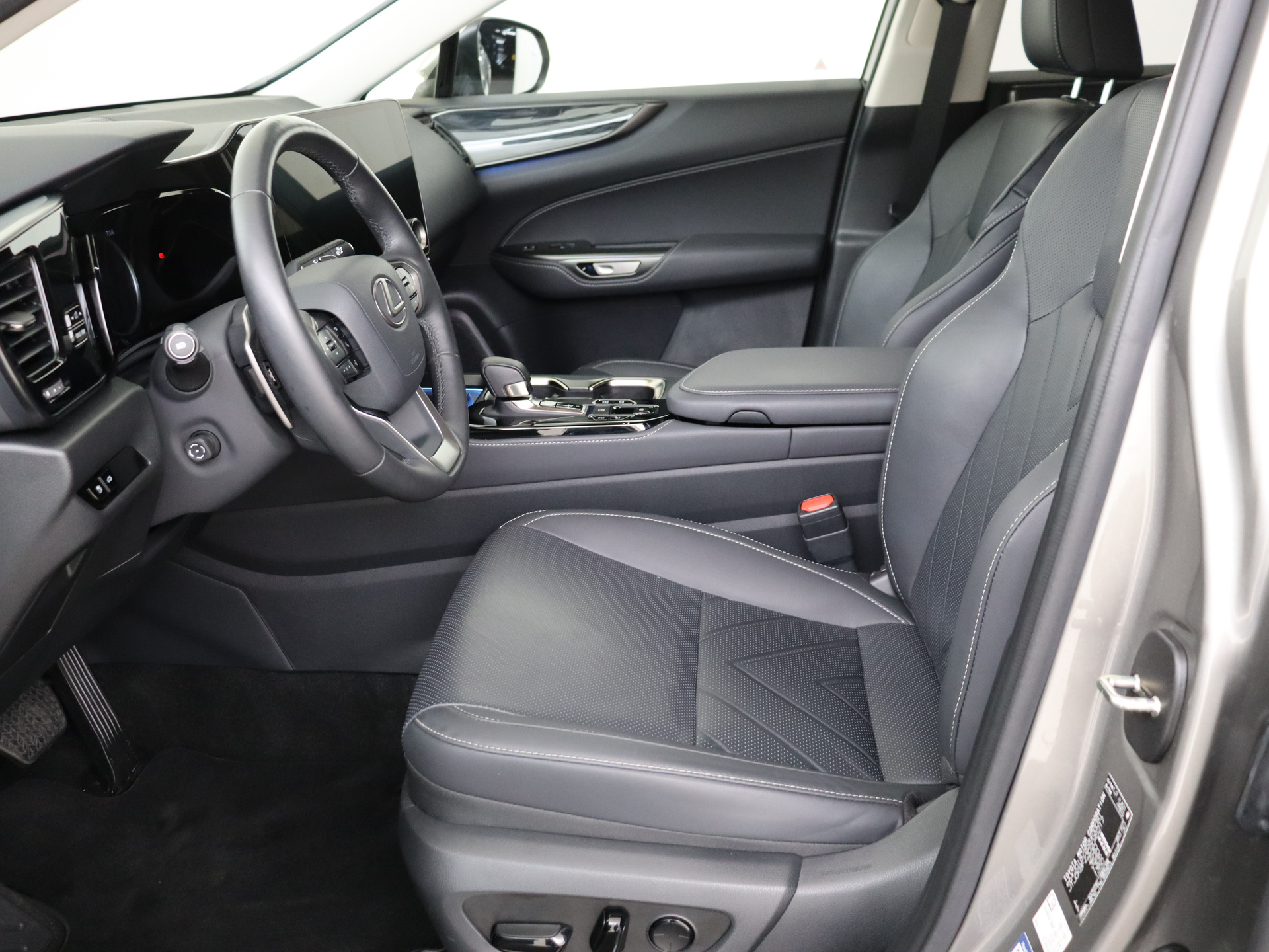 Foto van Lexus Lexus Nx450h+