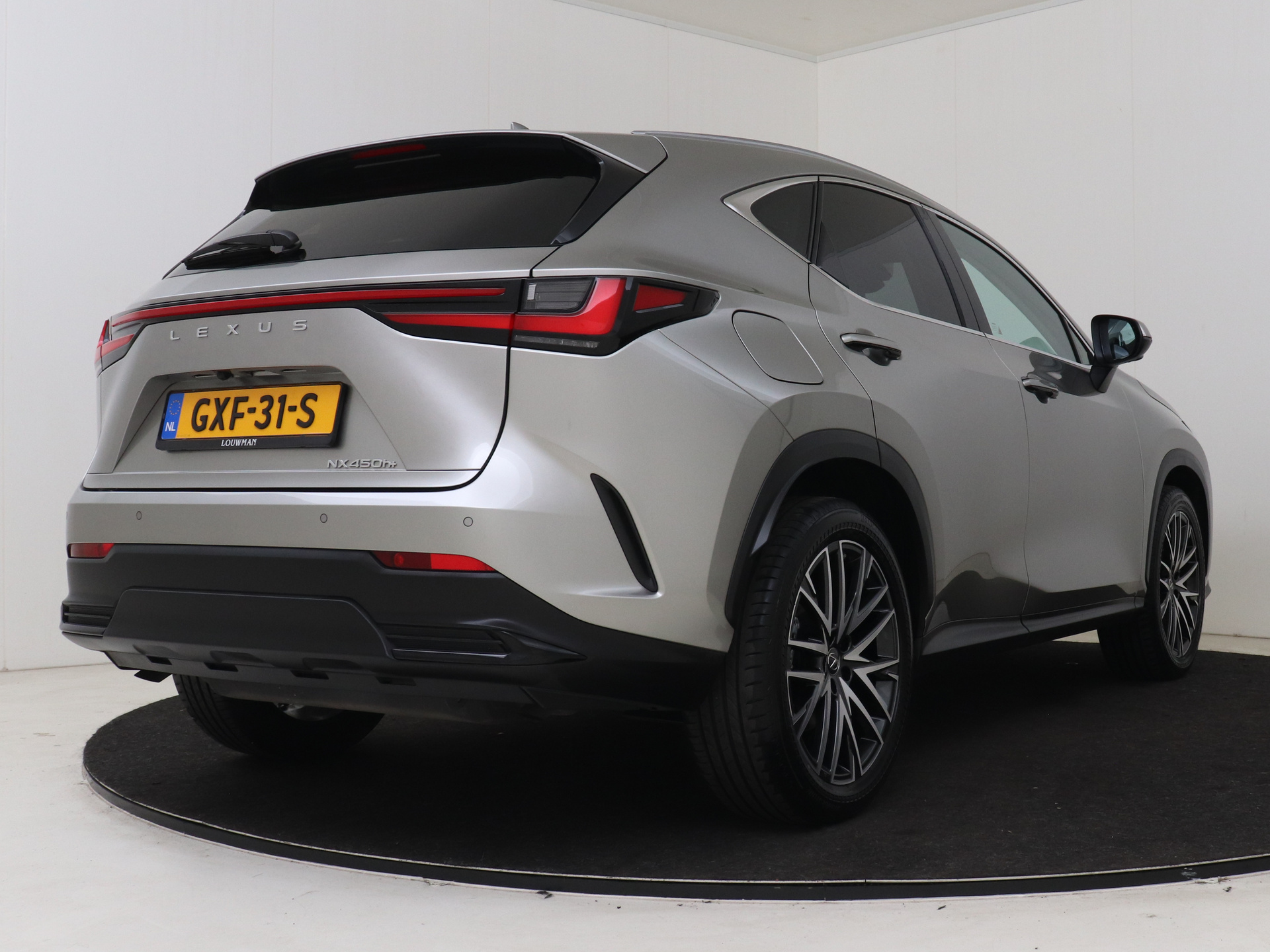 Foto van Lexus Lexus Nx450h+