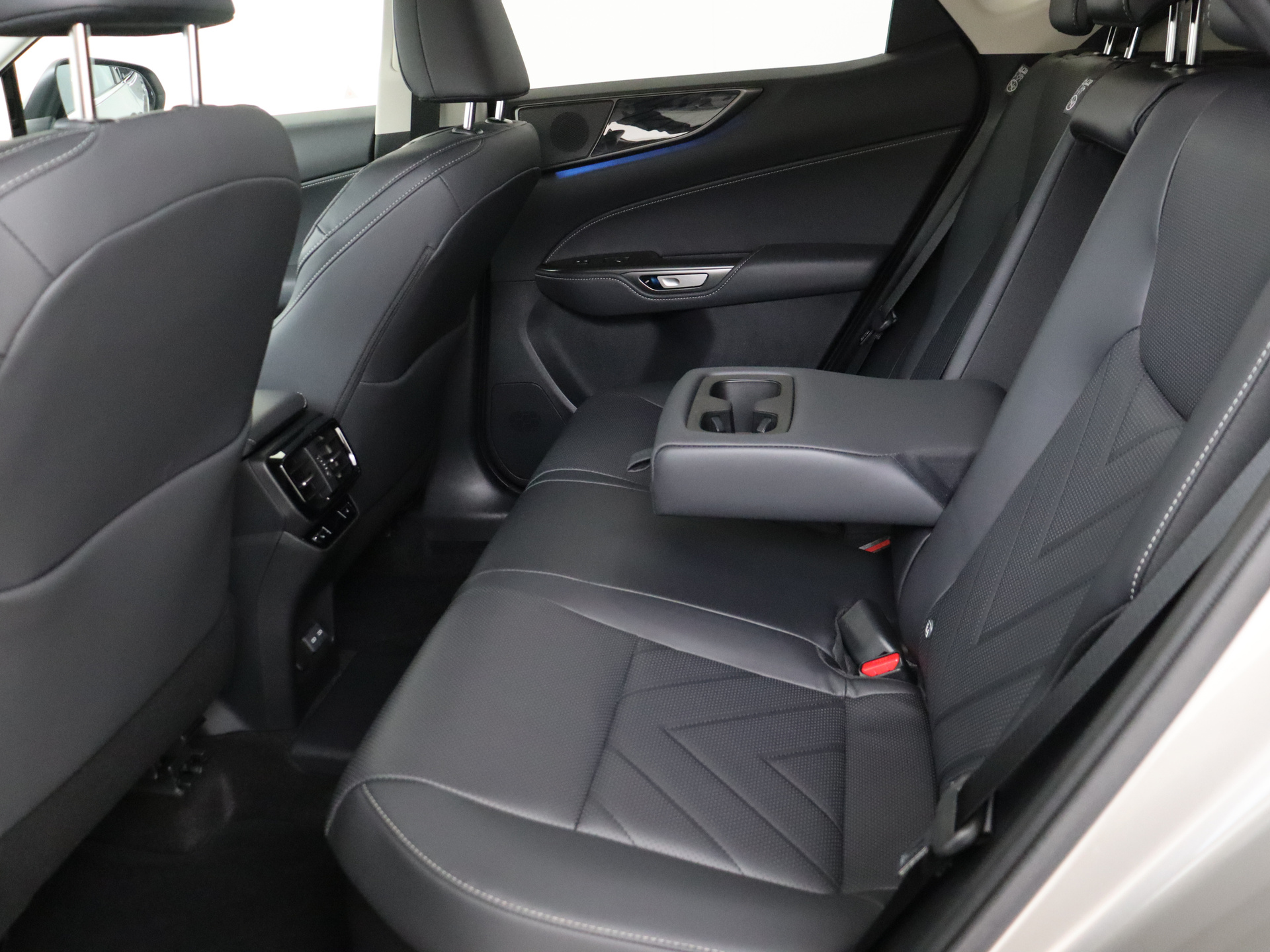 Foto van Lexus Lexus Nx450h+