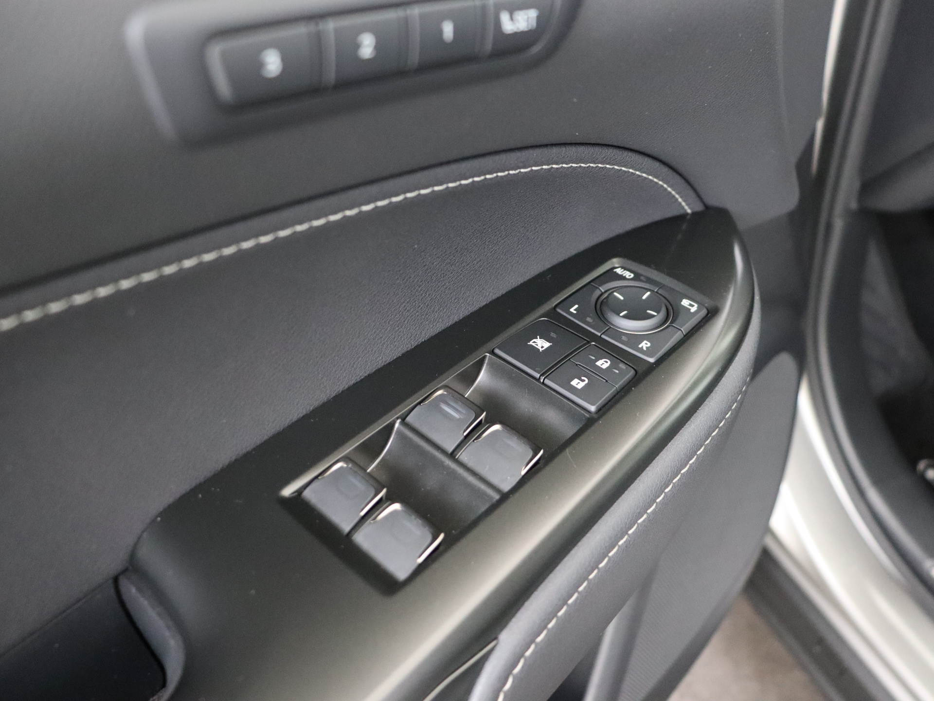 Foto van Lexus Lexus Nx450h+