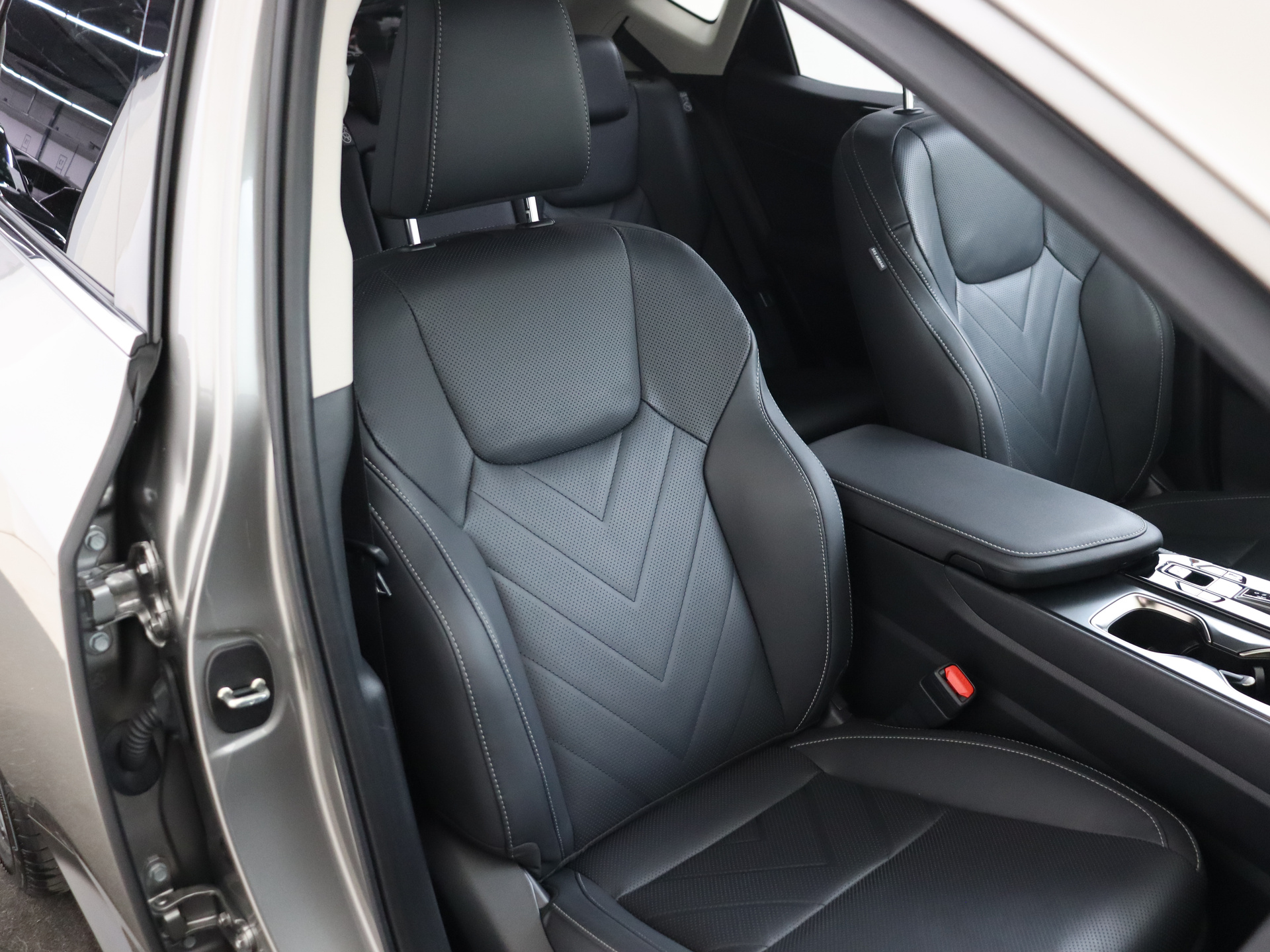 Foto van Lexus Lexus Nx450h+