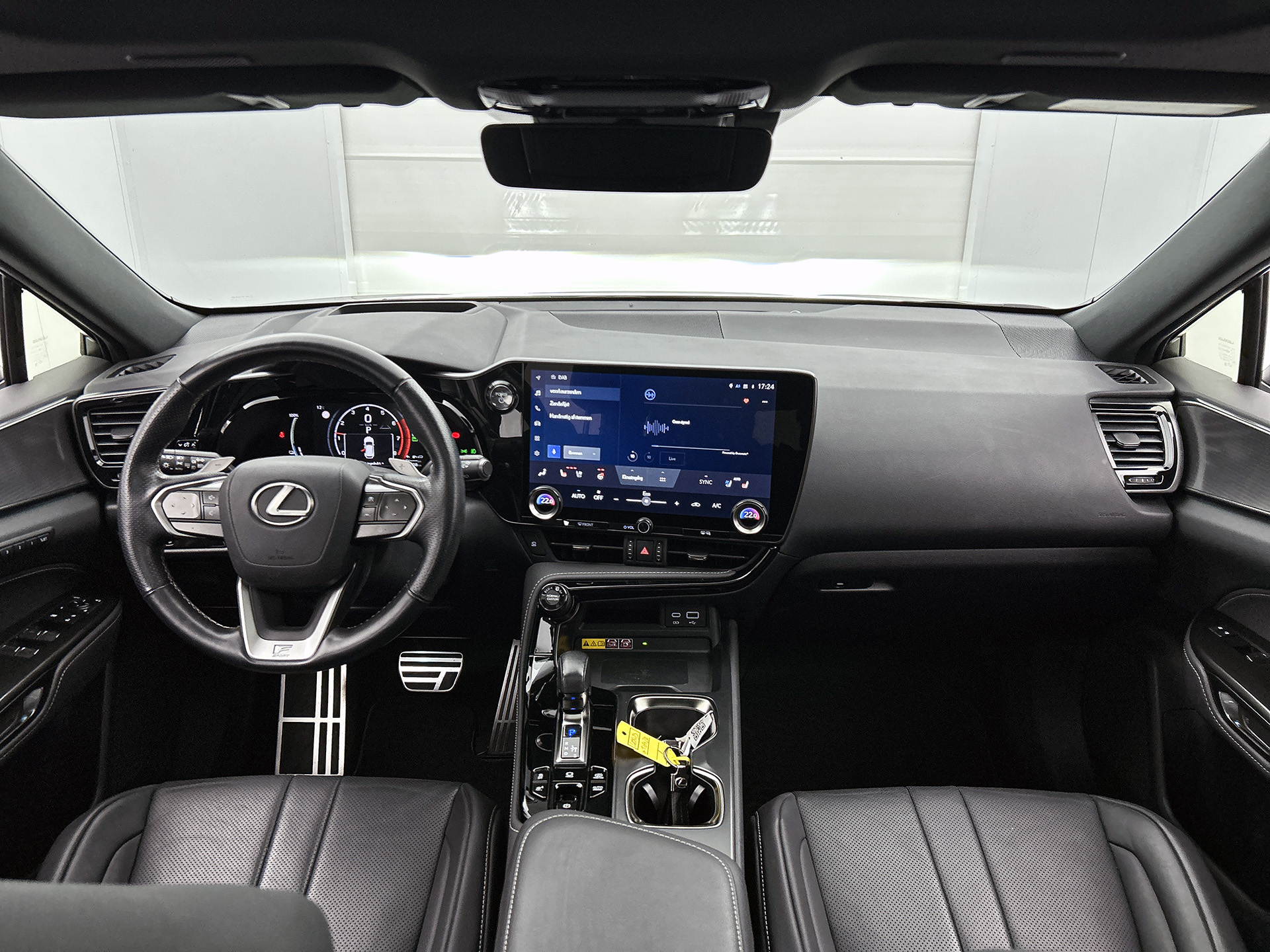 Foto van Lexus Lexus Nx450h+