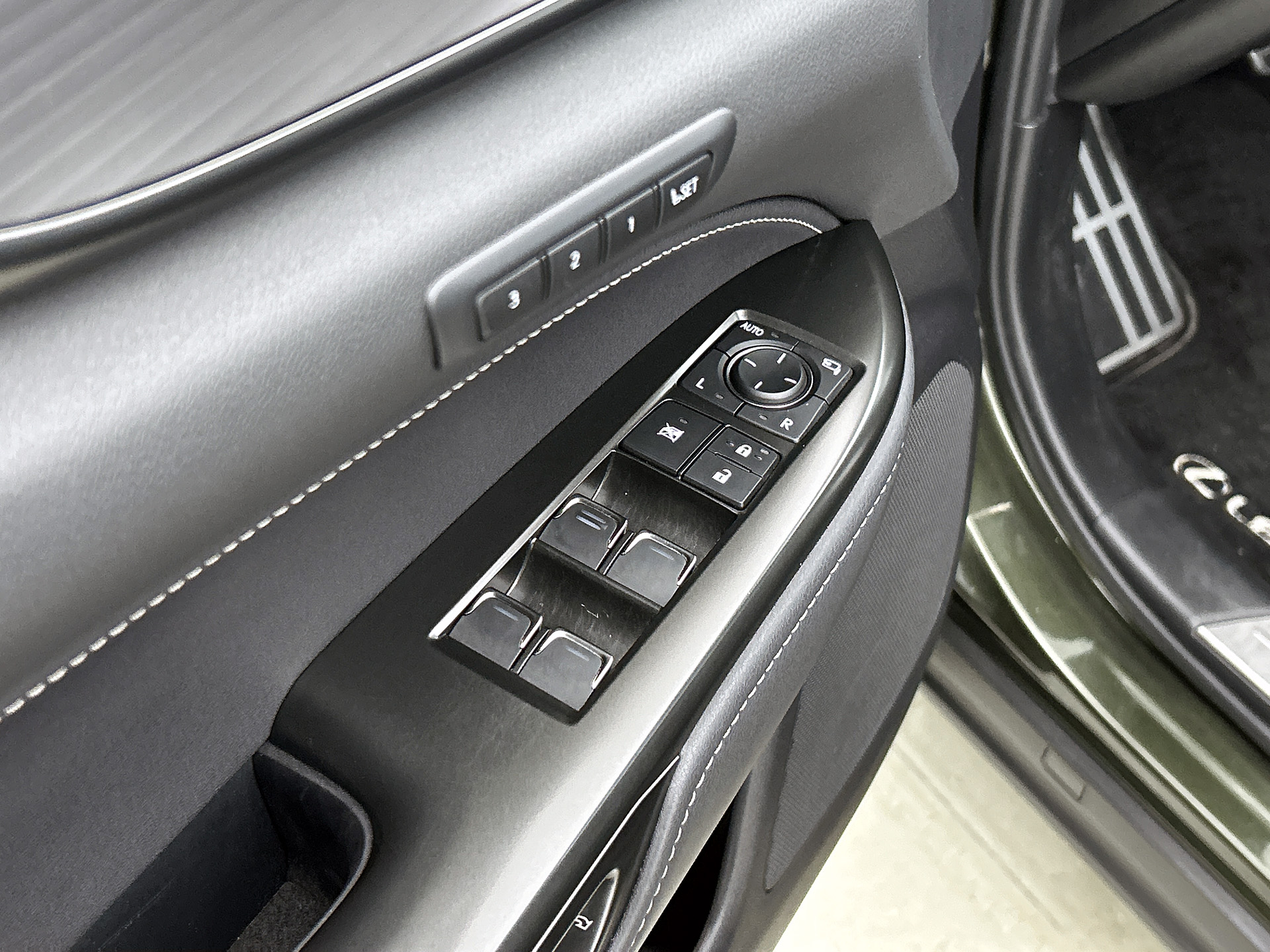 Foto van Lexus Lexus Nx450h+