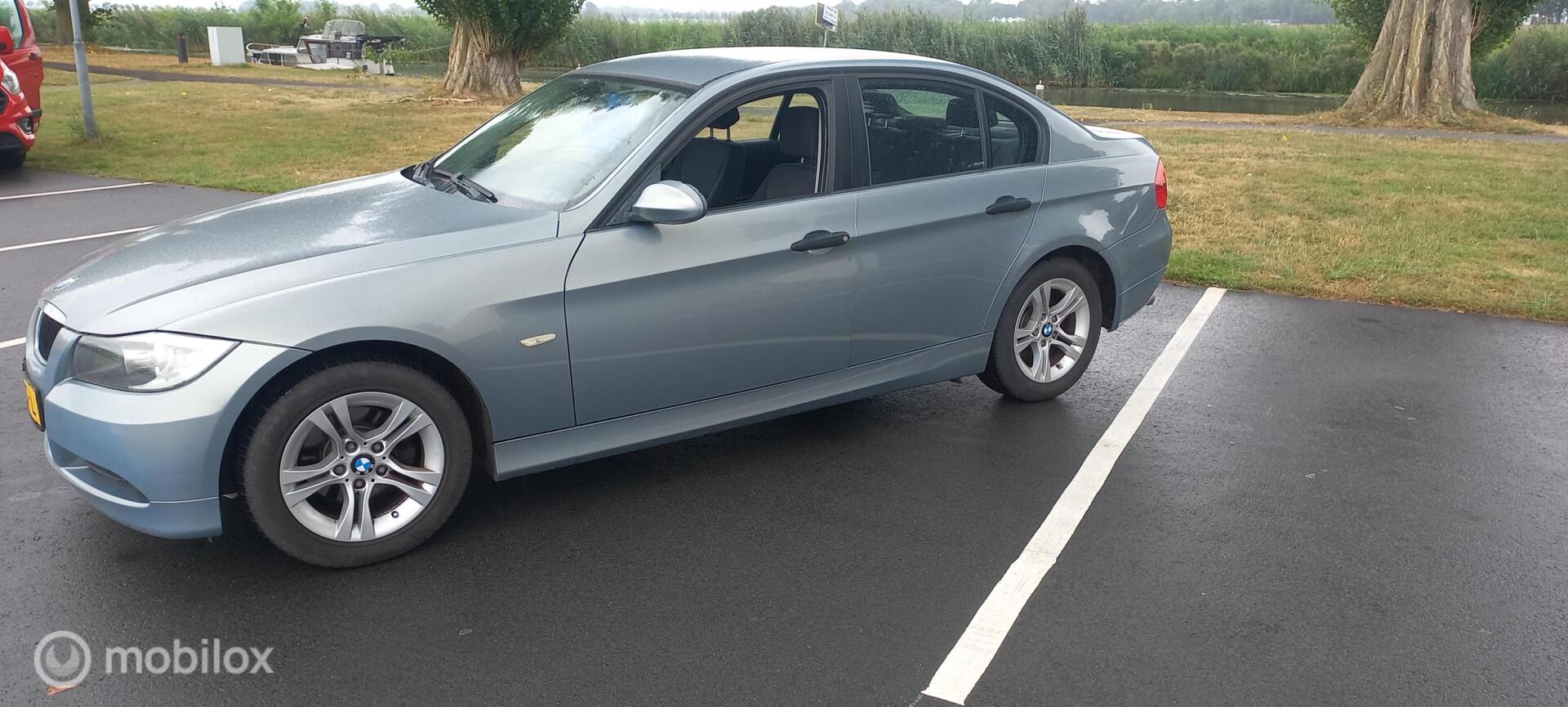 BMW 3er Reihe 318i Executive 2006 - voorkant