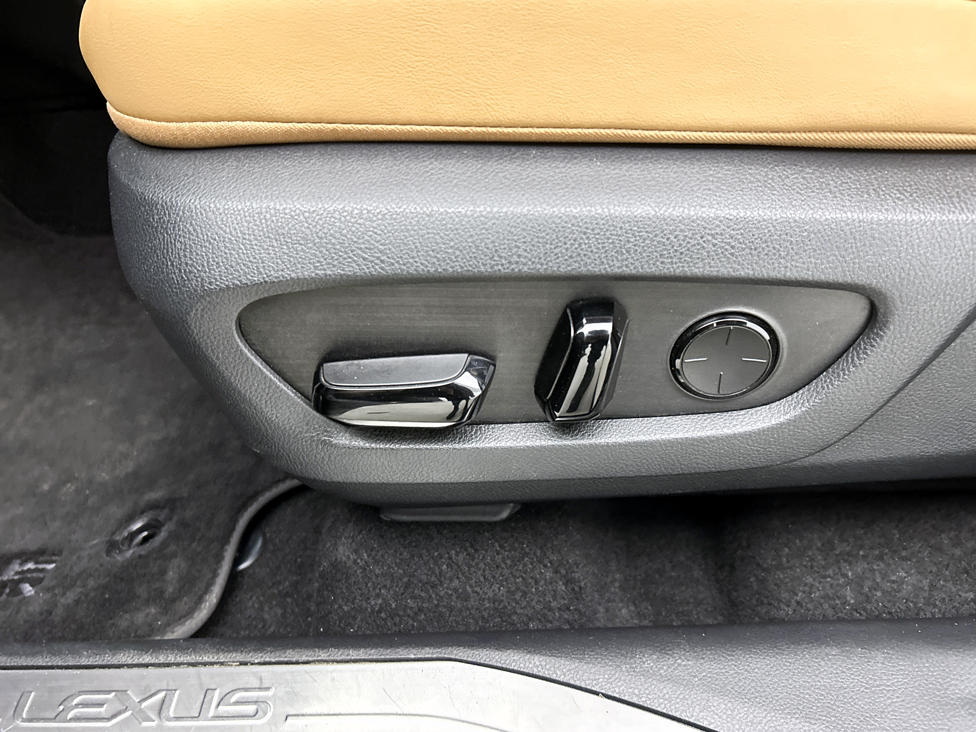Foto van Lexus NX