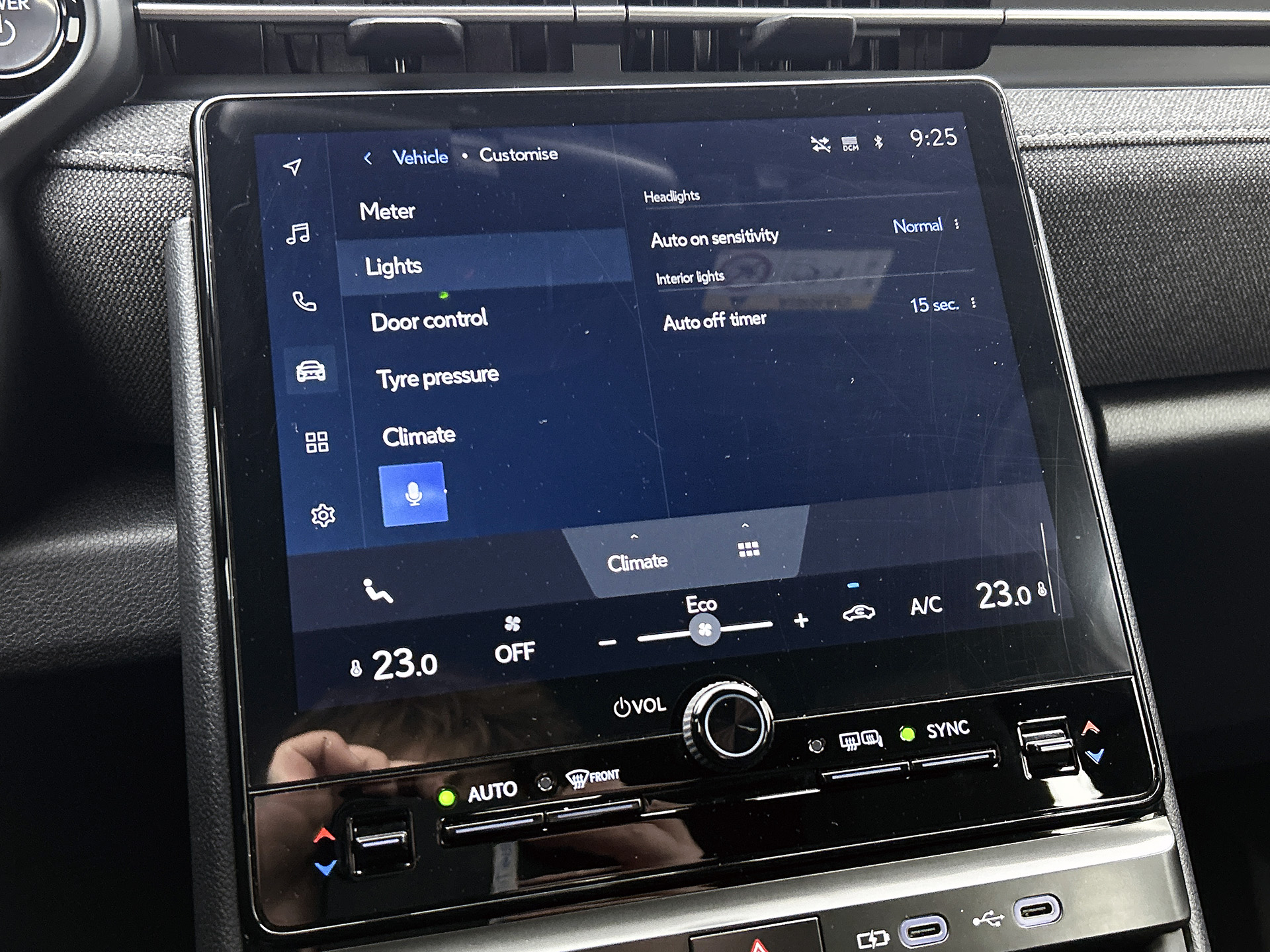 Foto van Lexus Lexus LBX