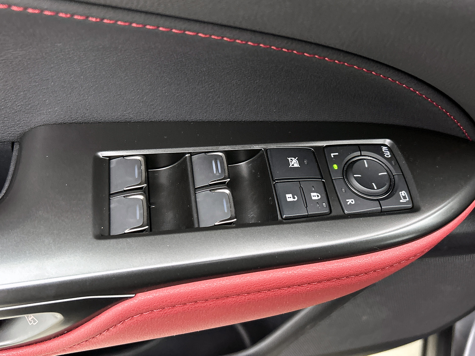 Foto van Lexus Lexus Nx450h+