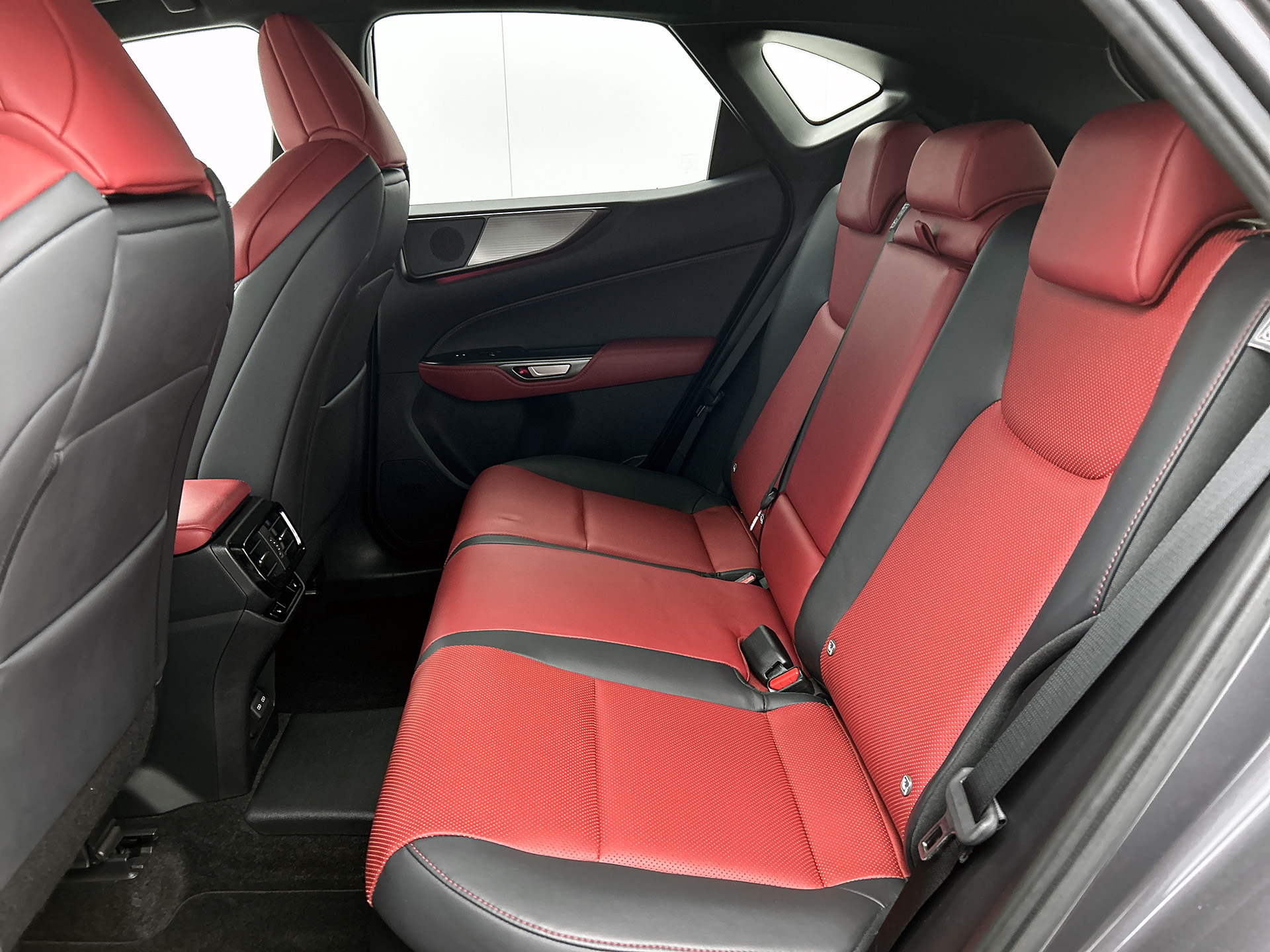 Foto van Lexus Lexus Nx450h+