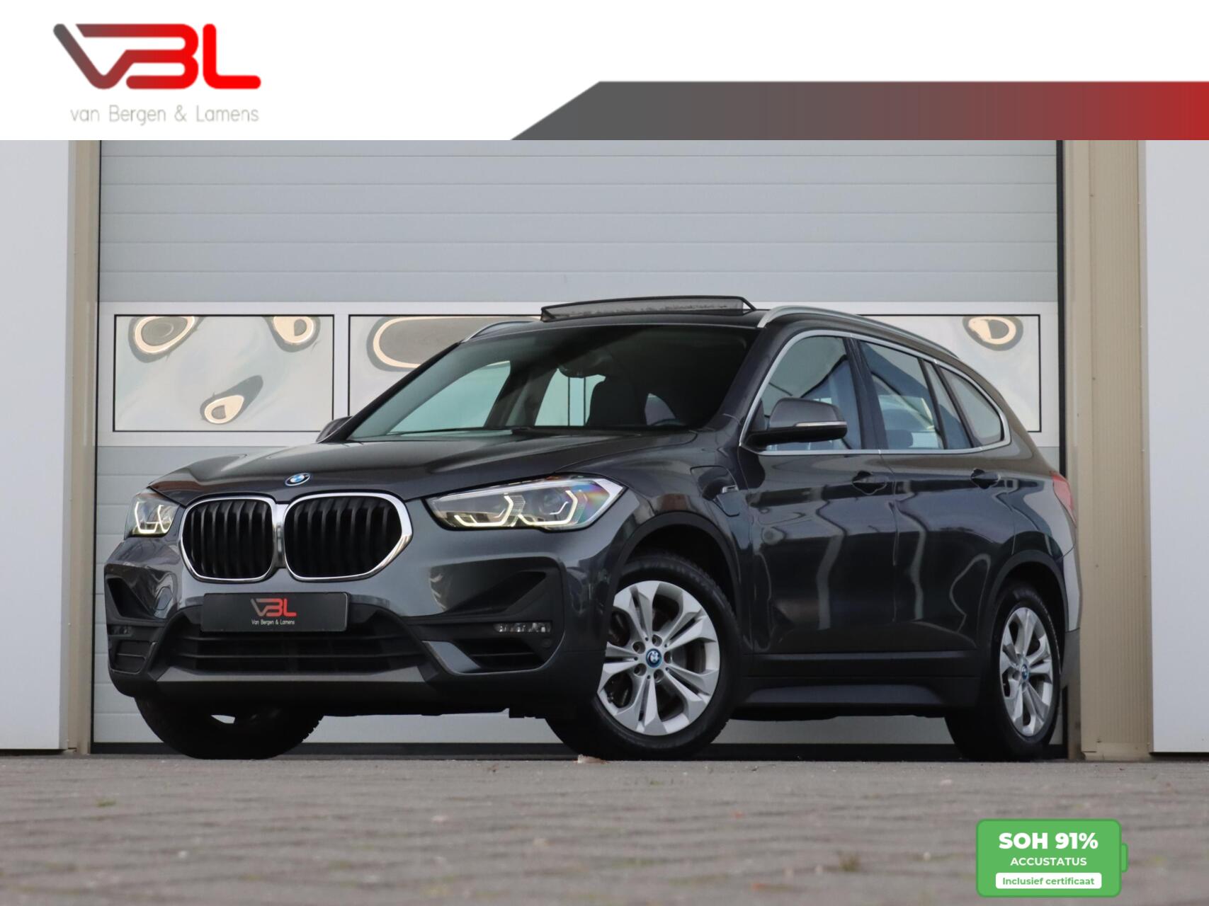 BMW X1 xDrive25e High Executive | SOH 91% | Trekhaak | Panoramadak 2022 - voorkant
