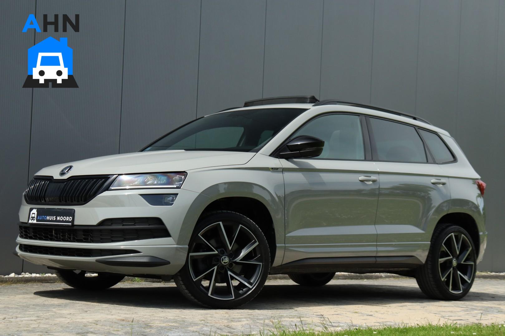 Skoda Karoq 1.5 TSI / 150 PK / DSG / Sportline / Panorama / Trekhaak / Camera / Cruise Control / 19" 2021 - voorkant