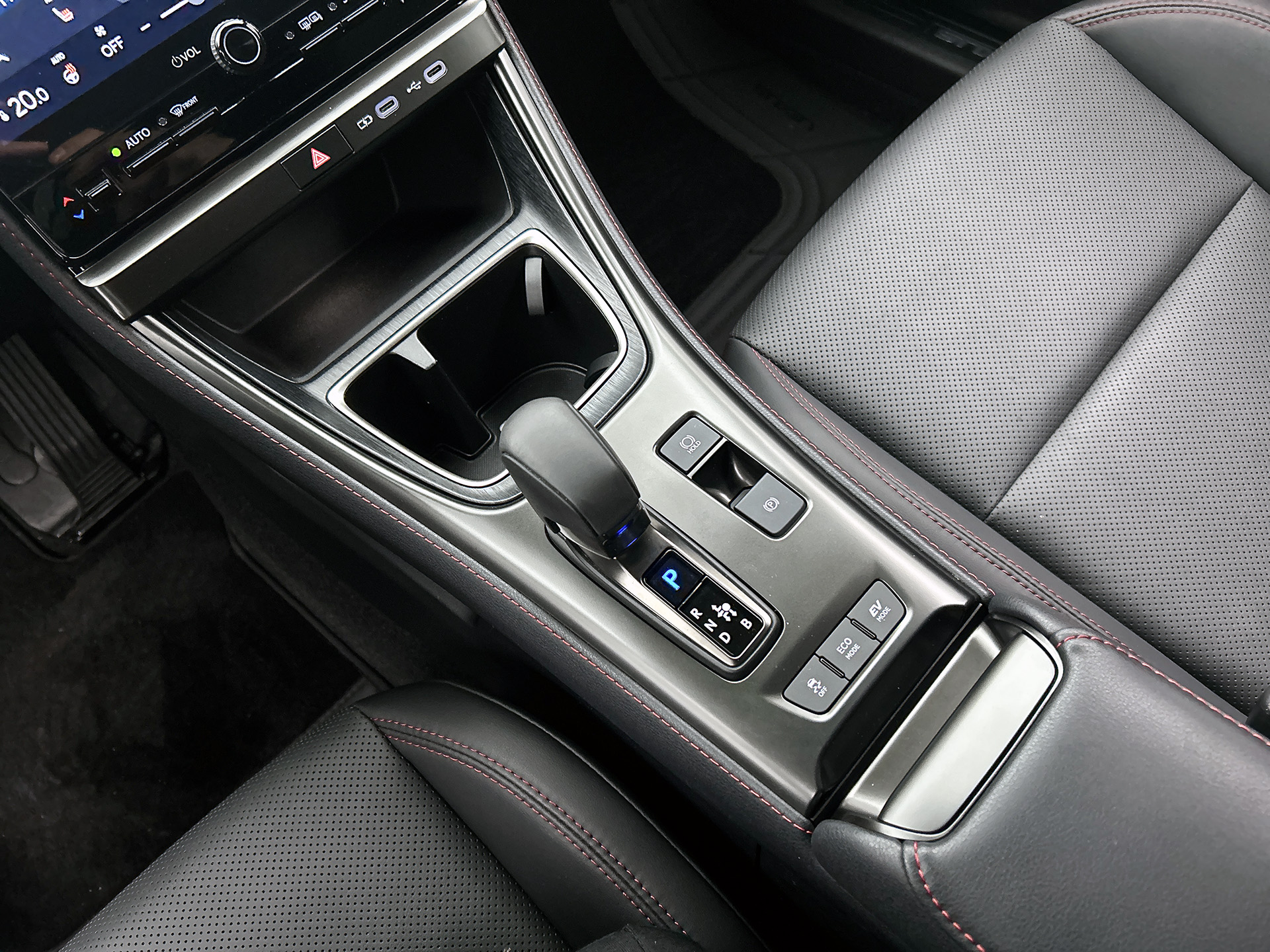 Foto van Lexus Lexus LBX