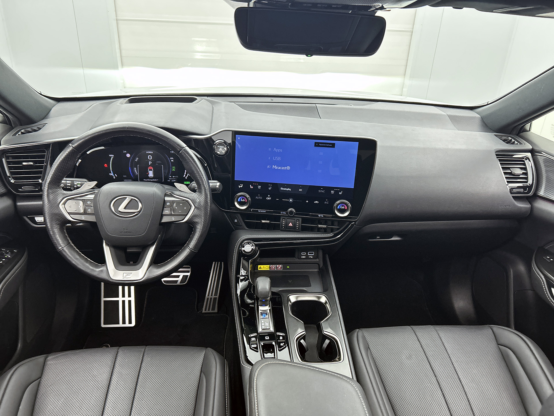 Foto van Lexus Lexus Nx450h+