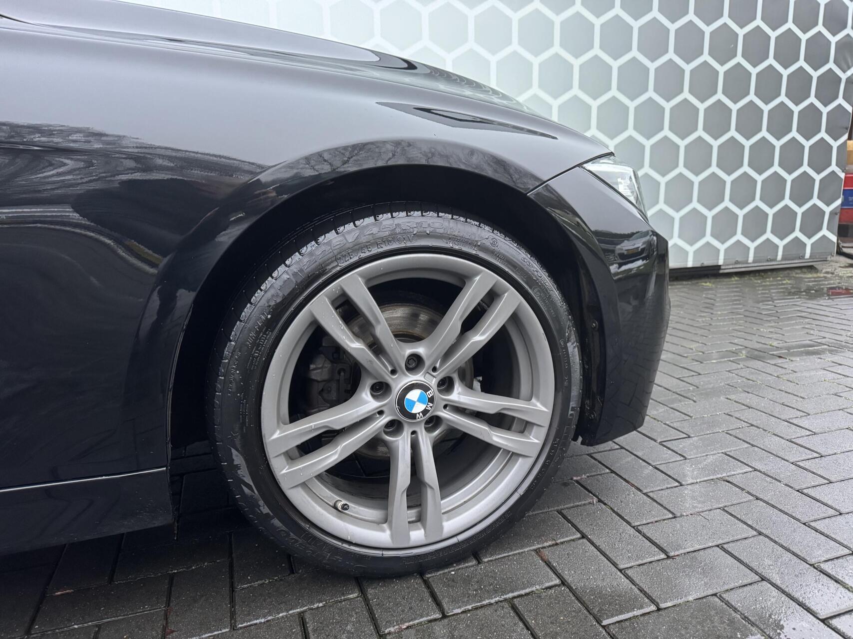 Foto van BMW 320i xDrive
