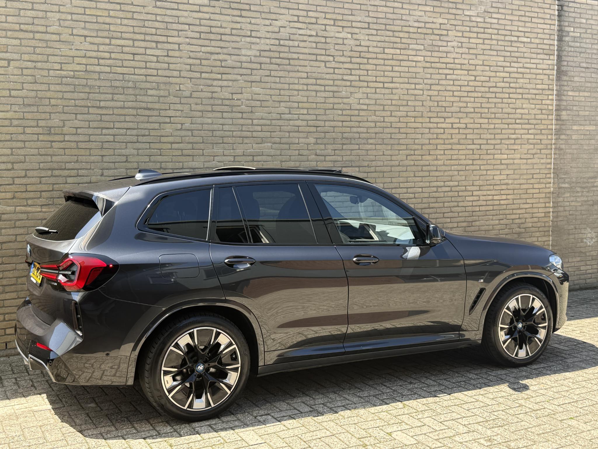 Foto van BMW Ix3