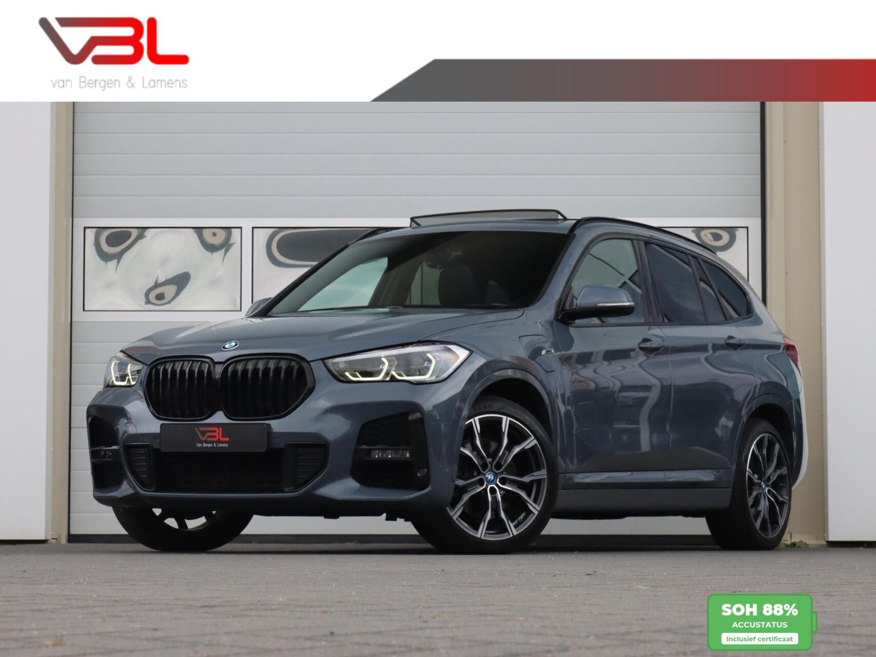 BMW X1 xDrive25e High Executive M-sport | SOH 88% | Panoramadak 2022 - voorkant