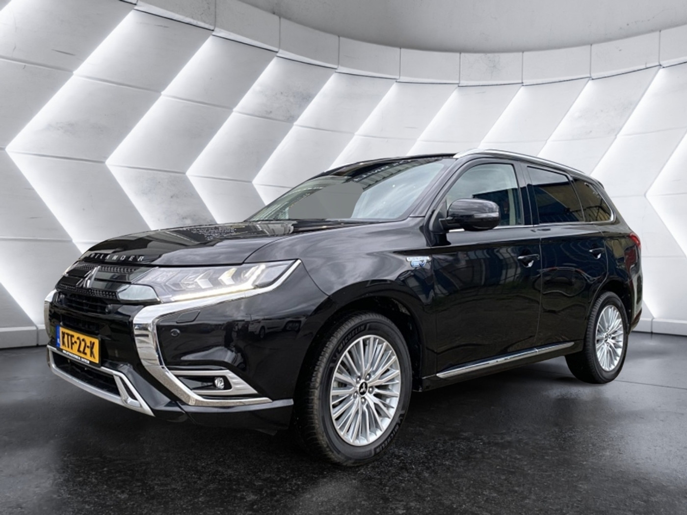 Mitsubishi Outlander 2.4 PHEV Intense 2020 - voorkant