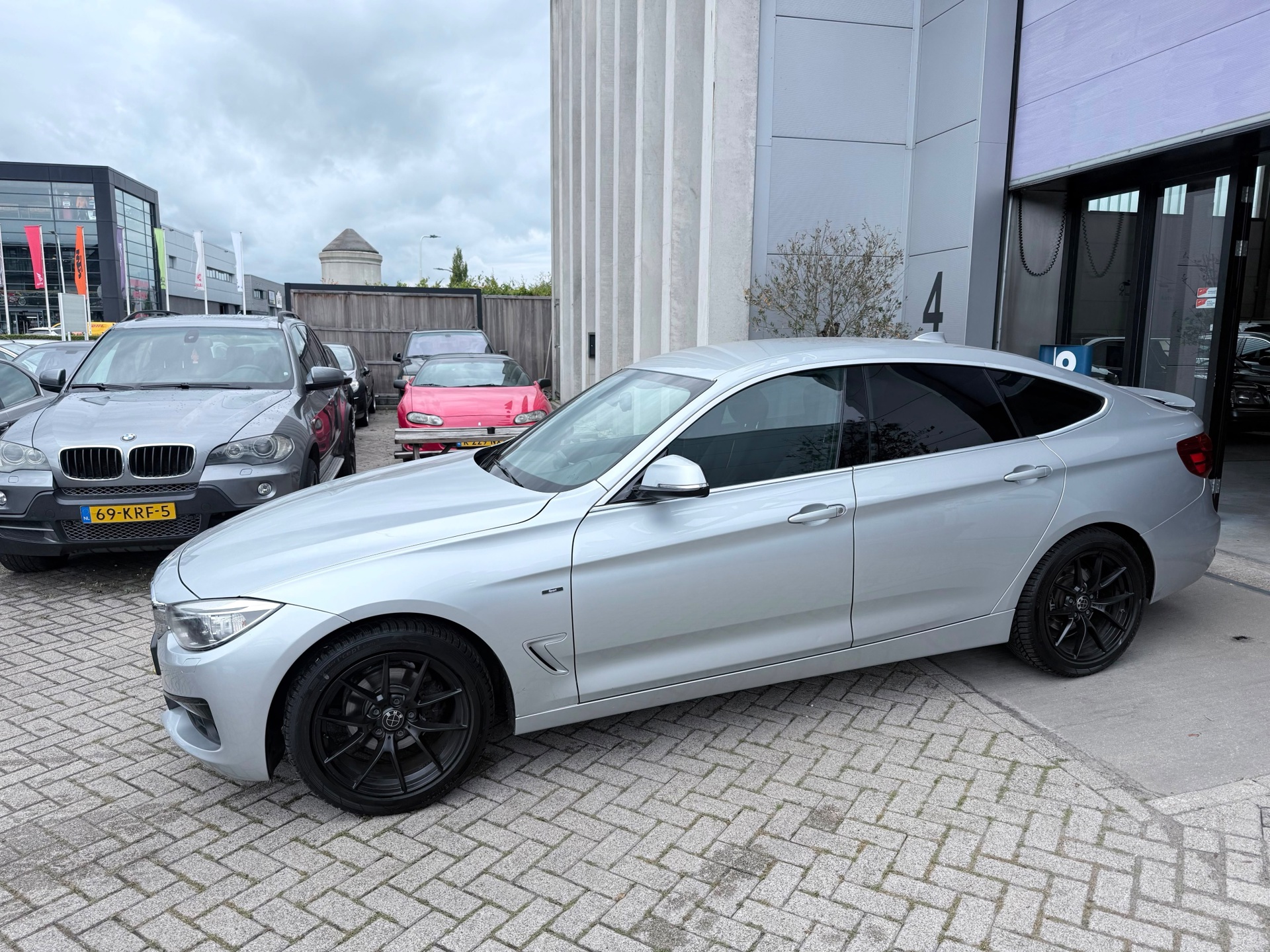 BMW 318d 318d Executive AUTOMAAT! INRUIL MOGELIJK! 2015 - voorkant