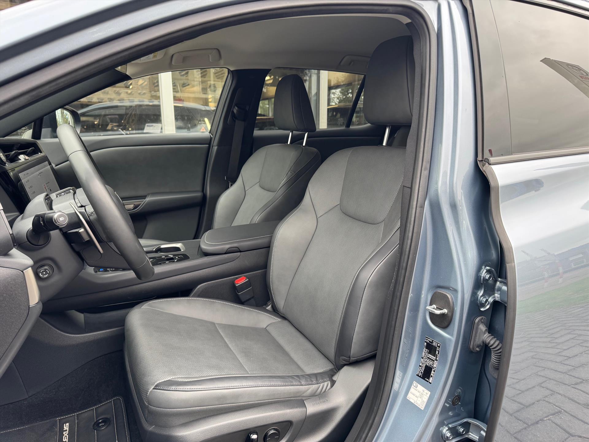 Foto van Lexus Lexus Rz450e