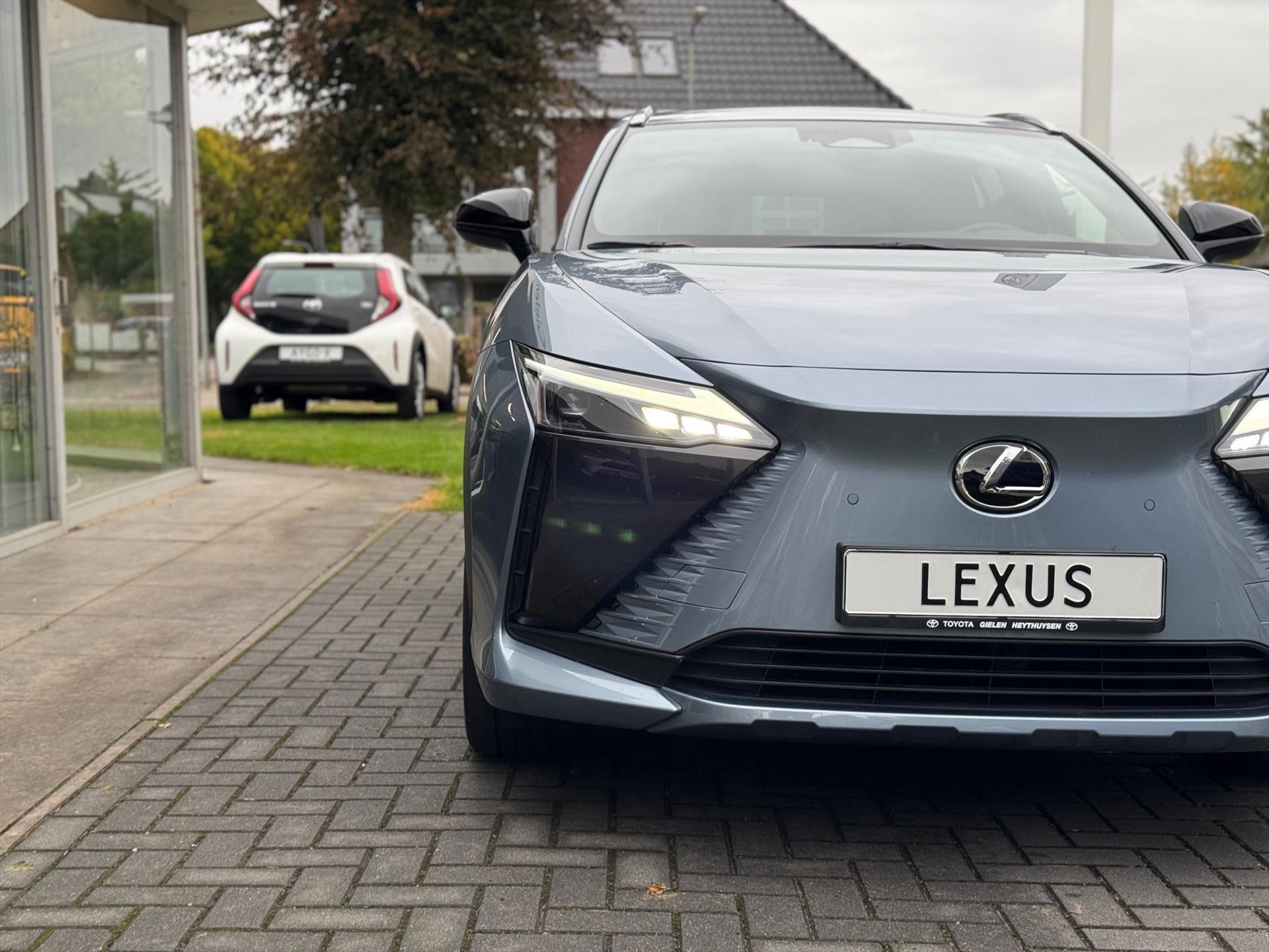 Foto van Lexus Lexus Rz450e