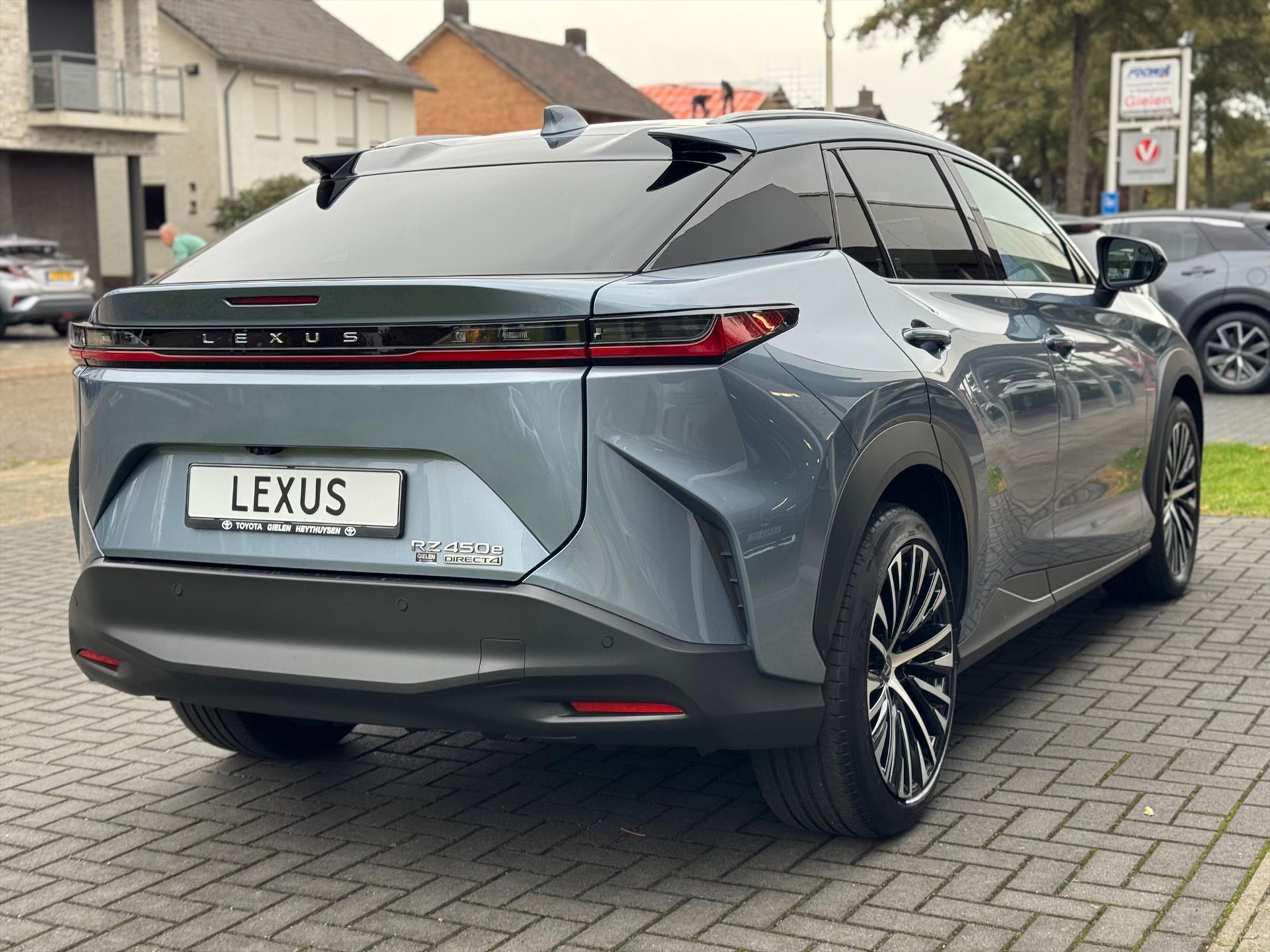 Foto van Lexus Lexus Rz450e