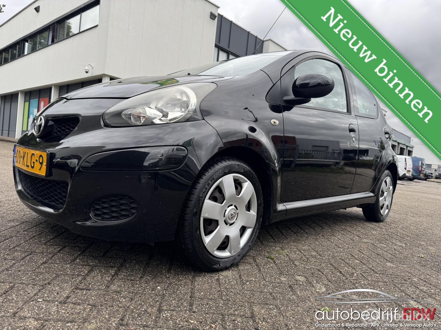 Toyota Toyota Aygo 1.0-12V/5DEURS/AIRCO/ELEKTR.RAMEN/NAP/ 2010 - voorkant