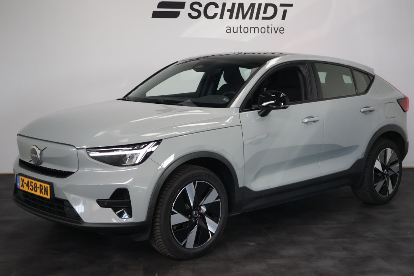 Volvo C40 Single Core 69 kWh | Panoramadak | Carplay | Climate Pack 2024 - voorkant