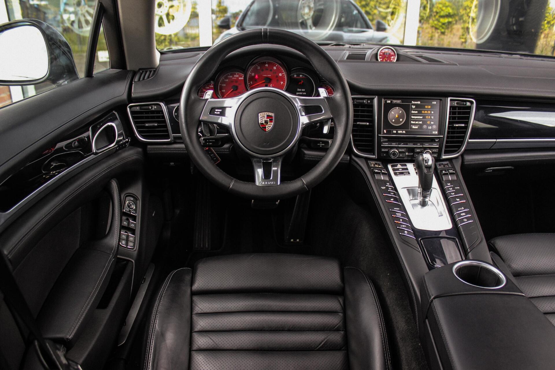 Foto van Porsche Panamera 4
