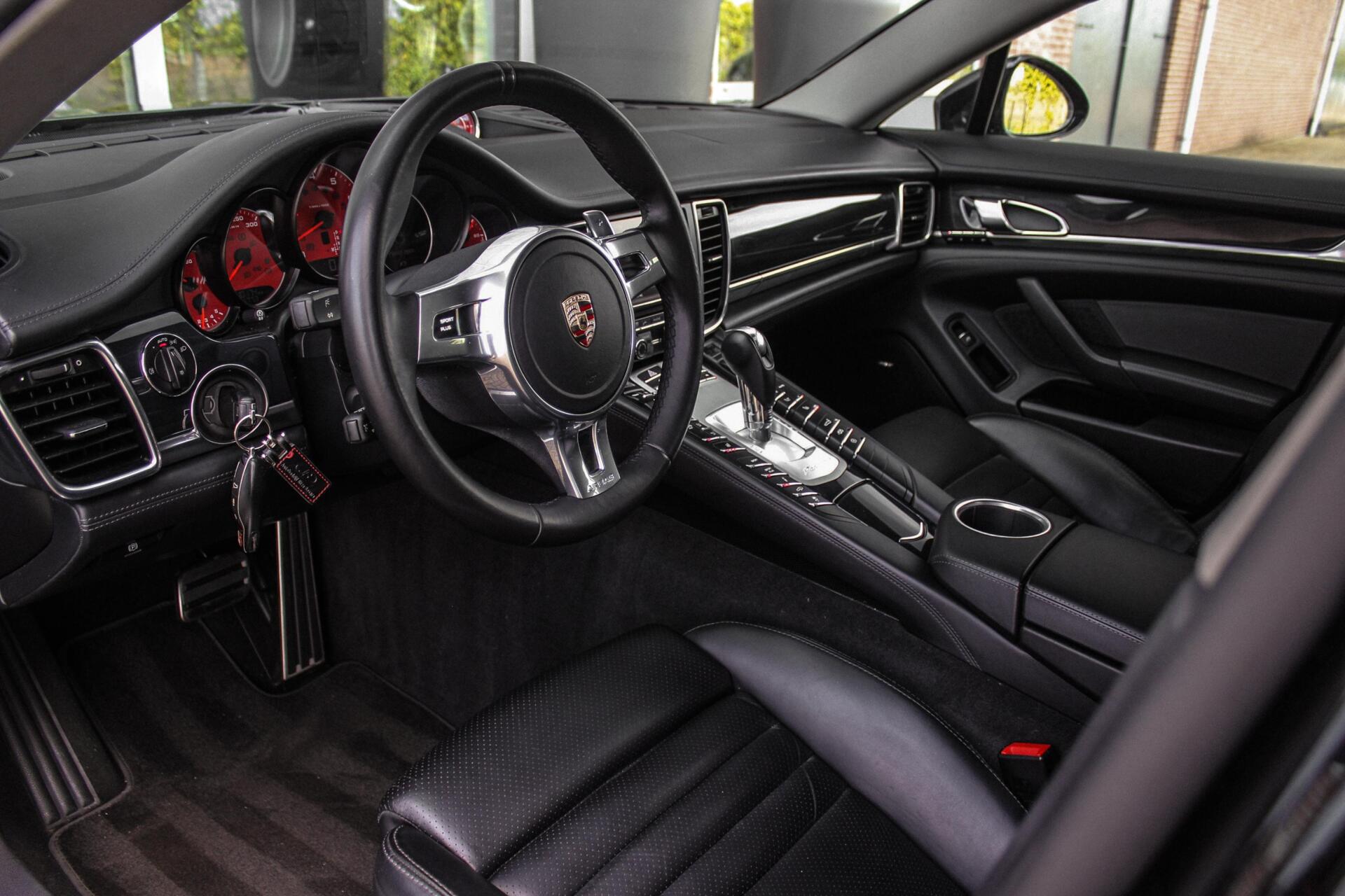 Foto van Porsche Panamera 4