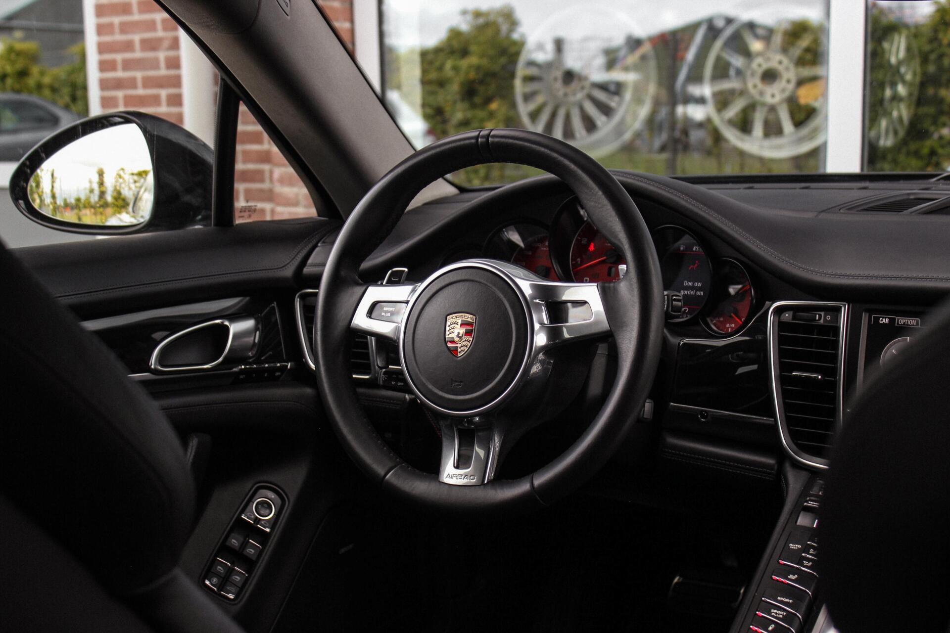 Foto van Porsche Panamera 4