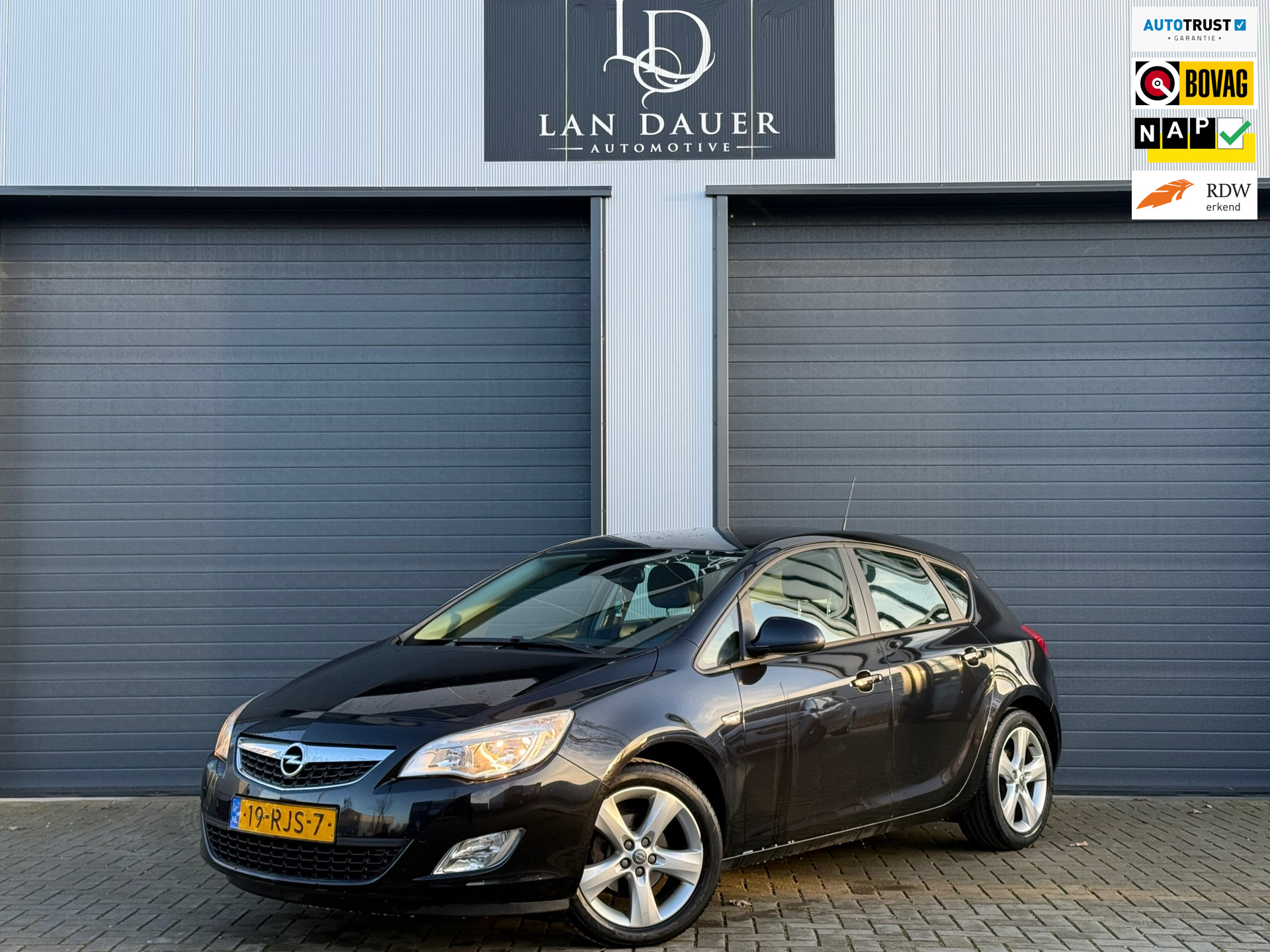 Opel Astra 1.4 Turbo Edition / NAP / AIRCO / CRUISE / APK 2011 - voorkant