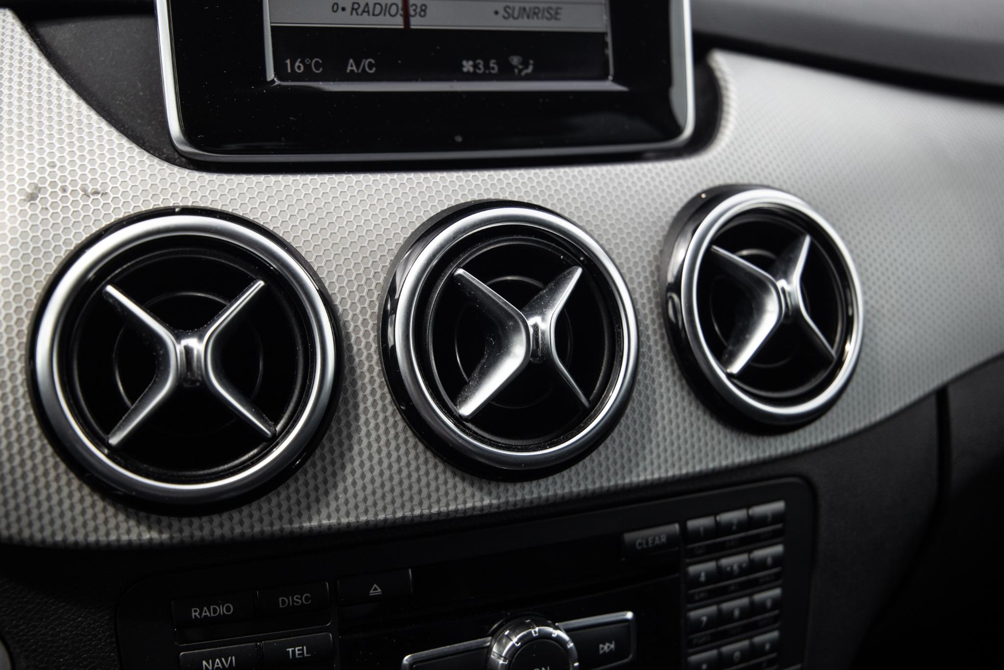 Foto van Mercedes-Benz B 180