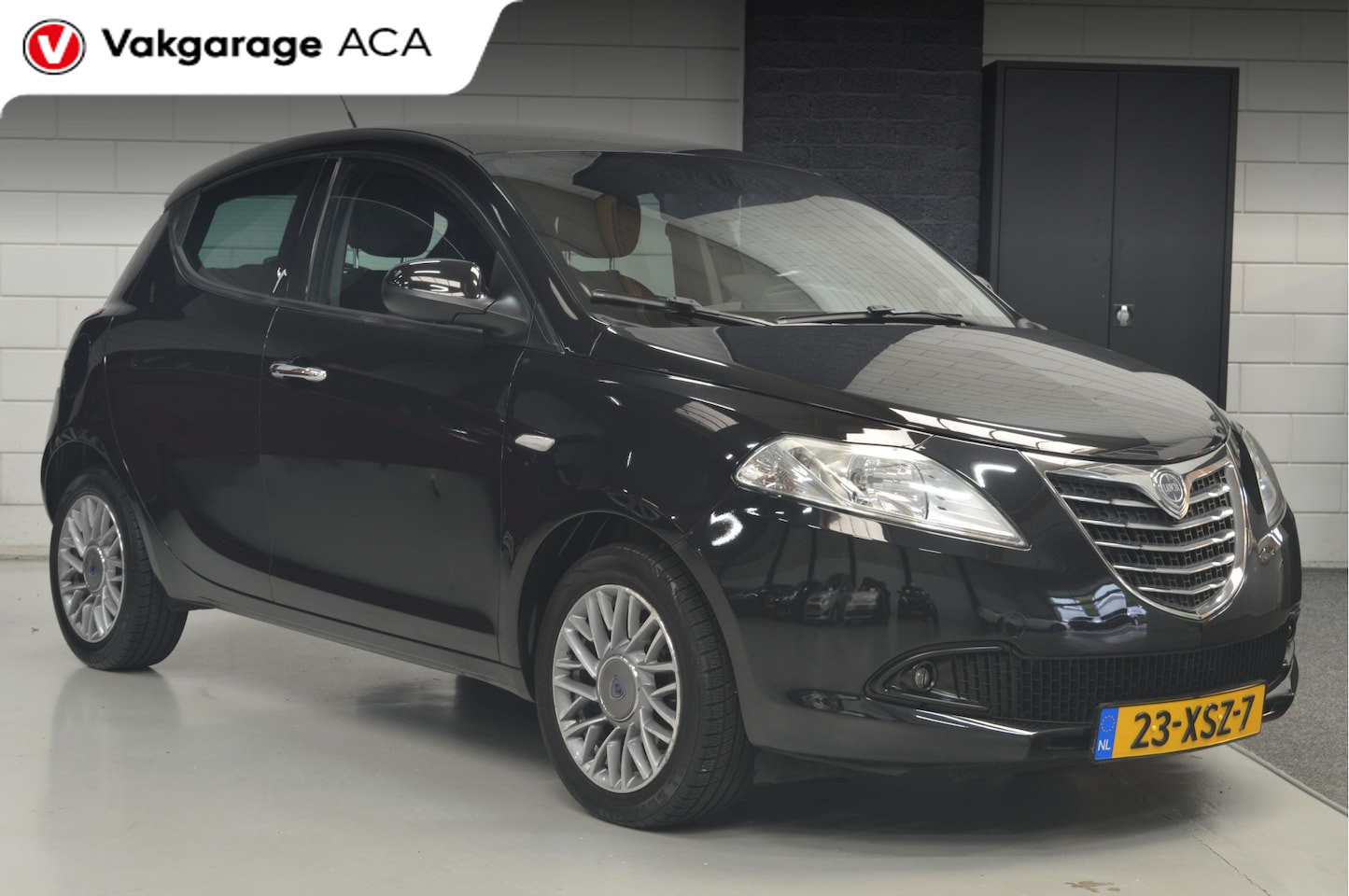 Lancia Ypsilon 1.2 Black & Red 2012 - voorkant
