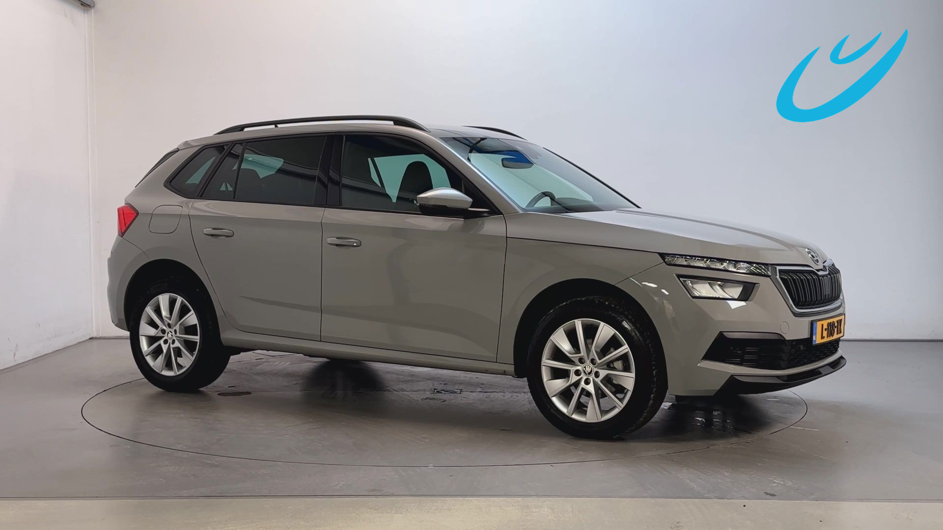 Skoda Kamiq 1.0 TSI 110pk DSG Sport Business Camera Stoelverwarming App-Connect DAB+ 2021 - voorkant