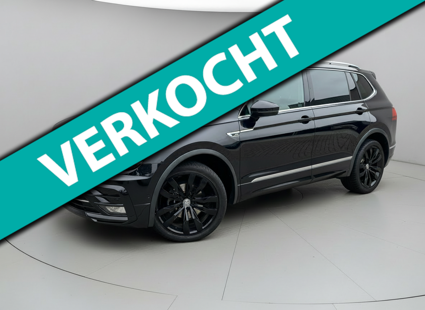 Volkswagen Tiguan Allspace 1.5 TSI R-Line * Trekhaak * Camera * Virtual Cockpit * Stoelverwarming * 2019 - voorkant