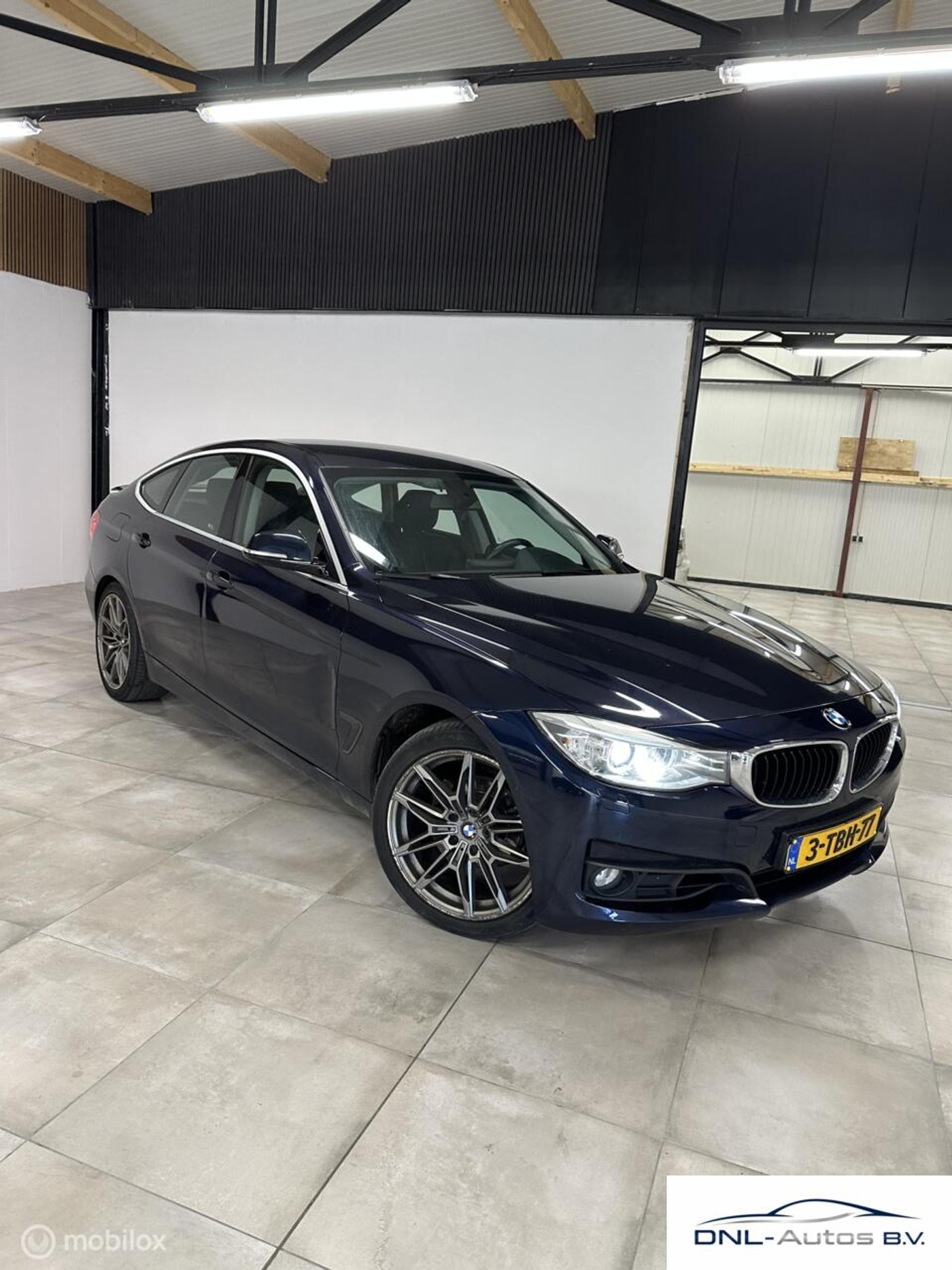BMW 320i 320i High Executive 2013 - voorkant