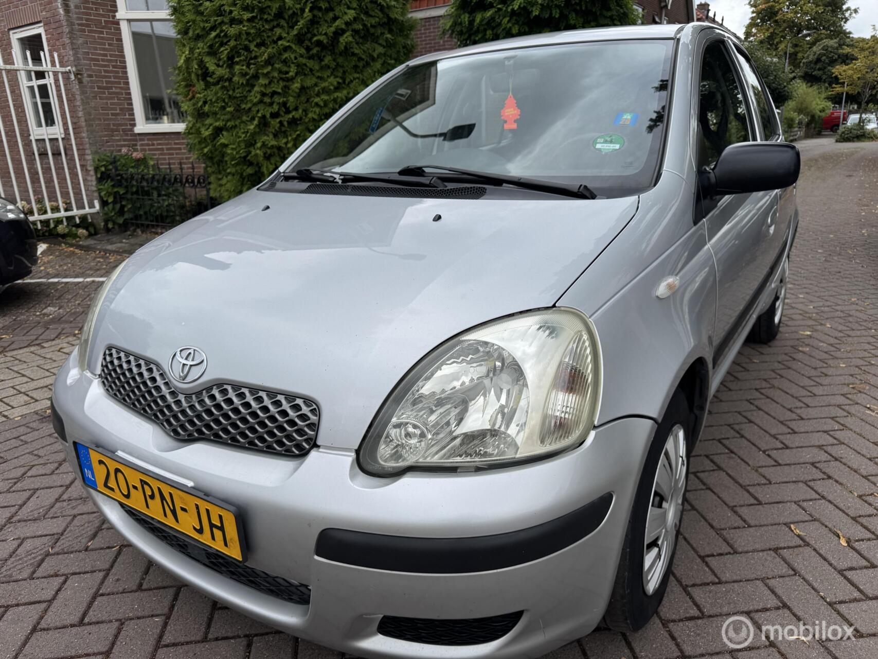 Toyota Yaris 1.0 VVT-i Terra 2004 - voorkant