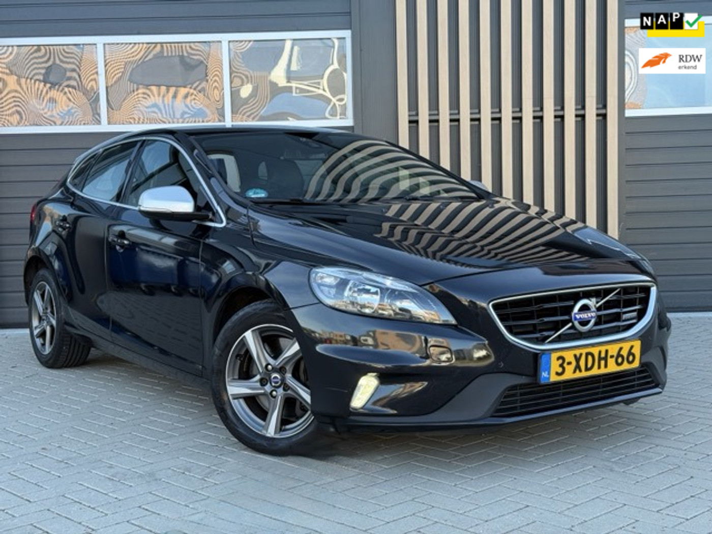 Volvo V40 R-Design 2.0 Diesel / Leder / LED / 190PK 2014 - voorkant