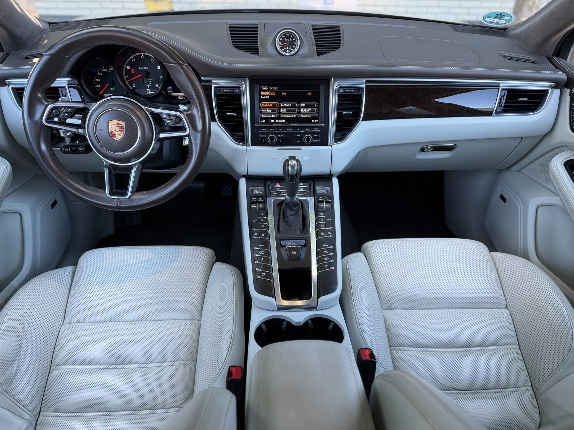 Foto van Porsche Macan Turbo
