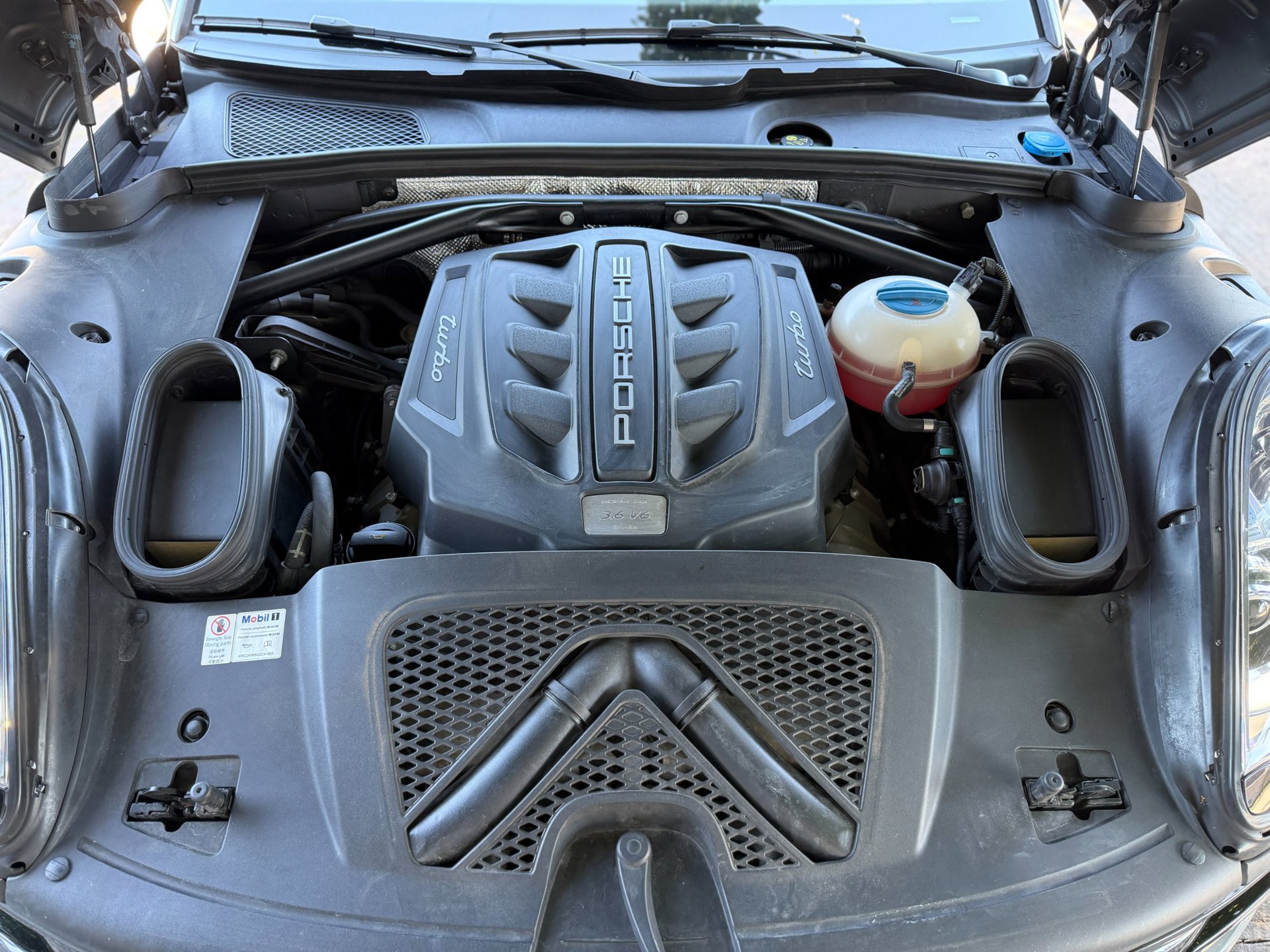 Foto van Porsche Macan Turbo