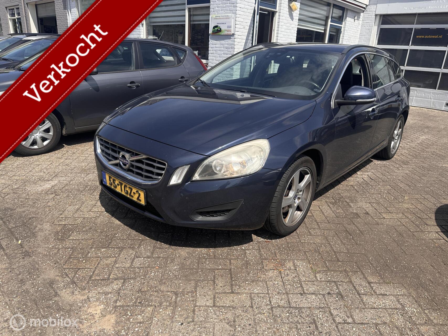Volvo V60 1.6 T3 Summum 2011 - voorkant