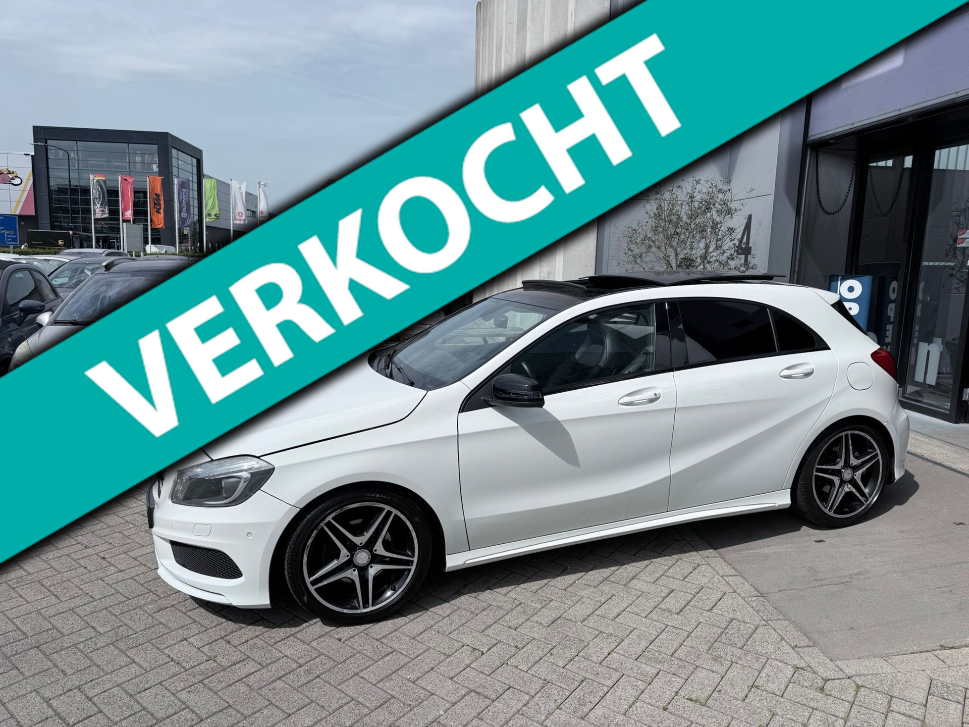 Mercedes-Benz A 180 180 AMG Edition! Automaat! PANO! NAP! INRUIL MOGELIJK! 2012 - voorkant