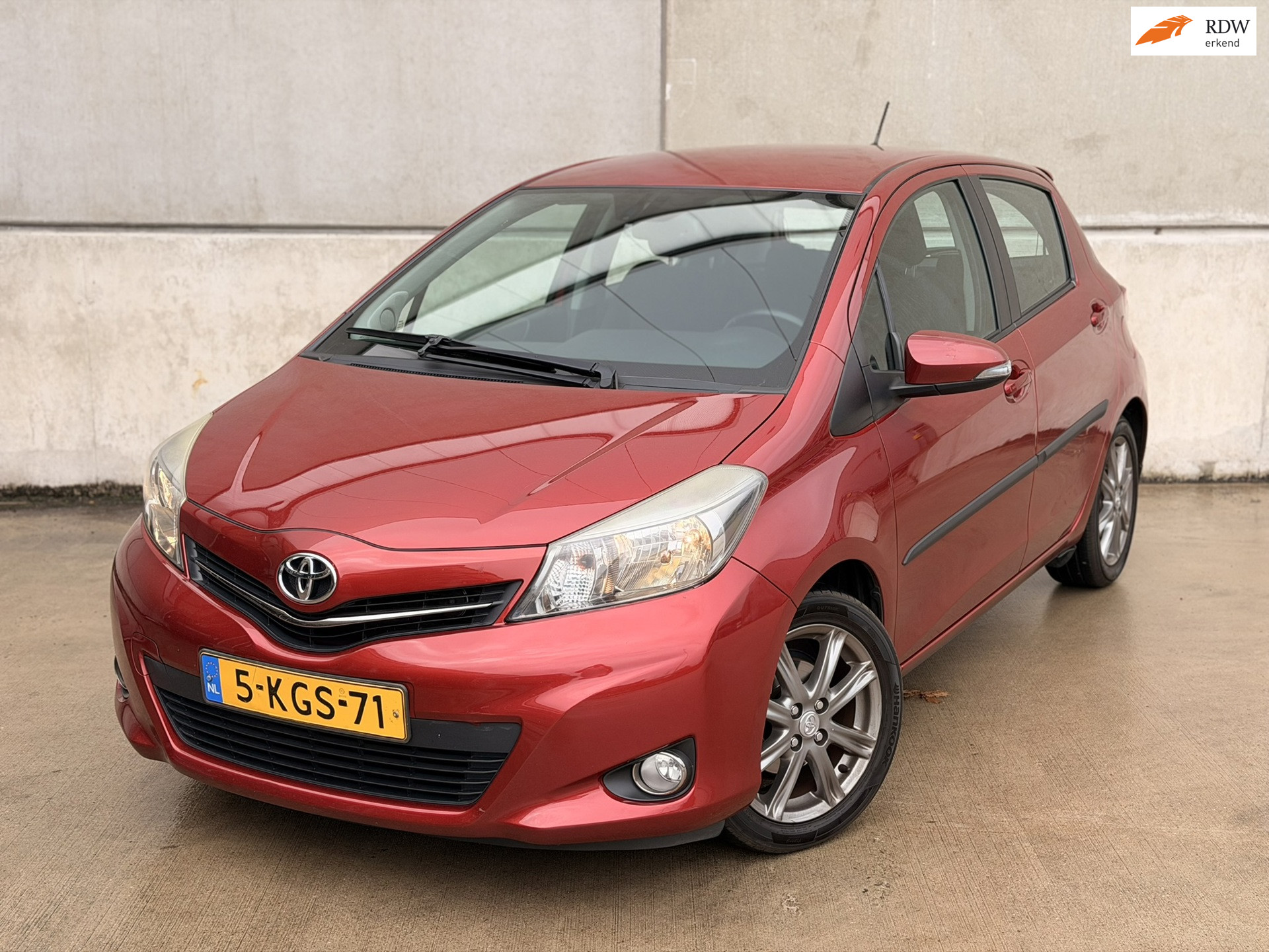 Toyota Toyota Yaris 1.3 VVT-i Dynamic Clima Cruise Camera Navi 1e eigenaar 2013 - voorkant