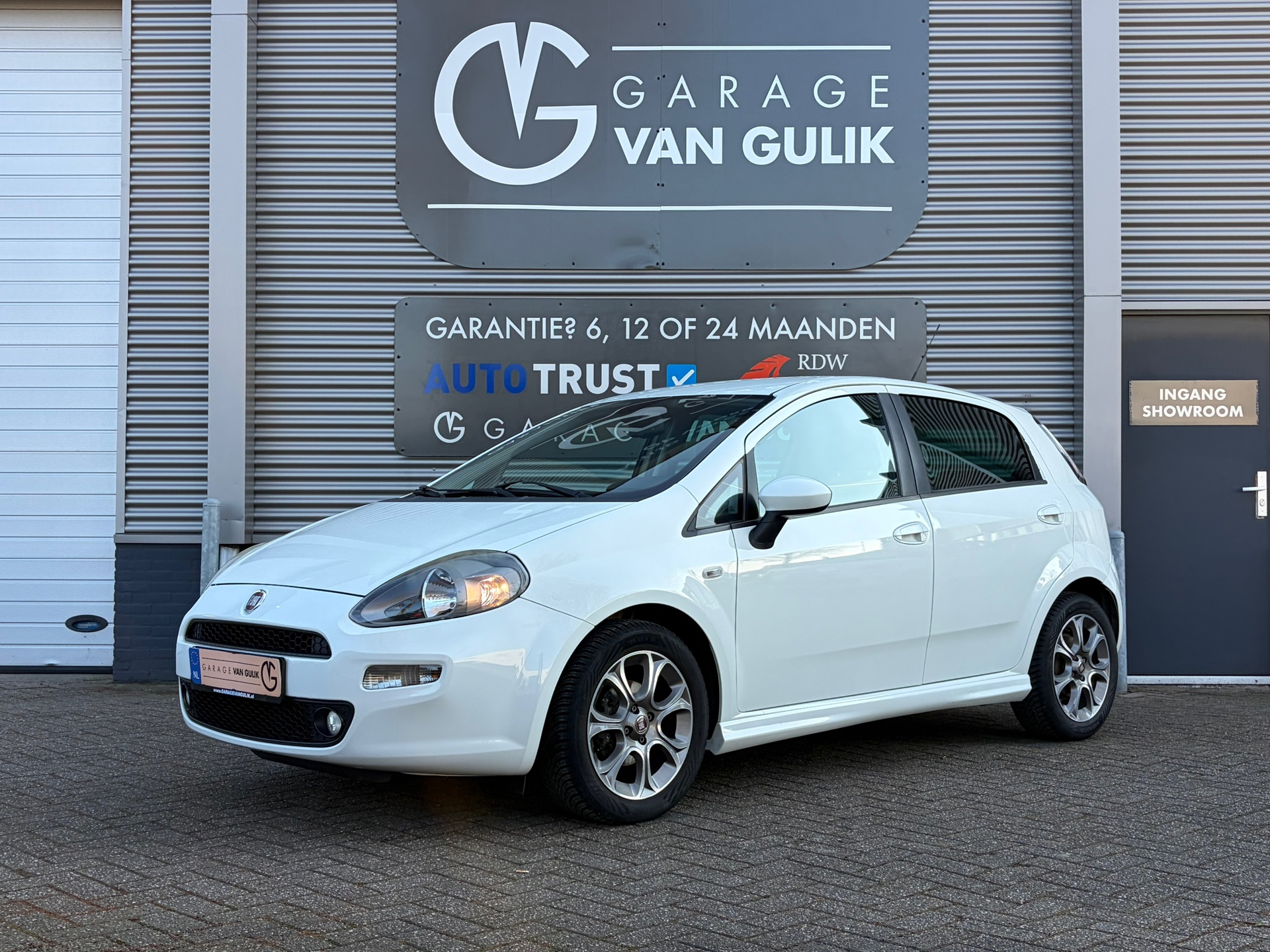 Fiat Fiat Punto 0.9 TwinAir Lounge 86PK Clima,Cruise,Bletooth,ElektrRamen+Spiegels,Parkeersensoren,City-Steering,Lmv,Usb. 2014 - voorkant