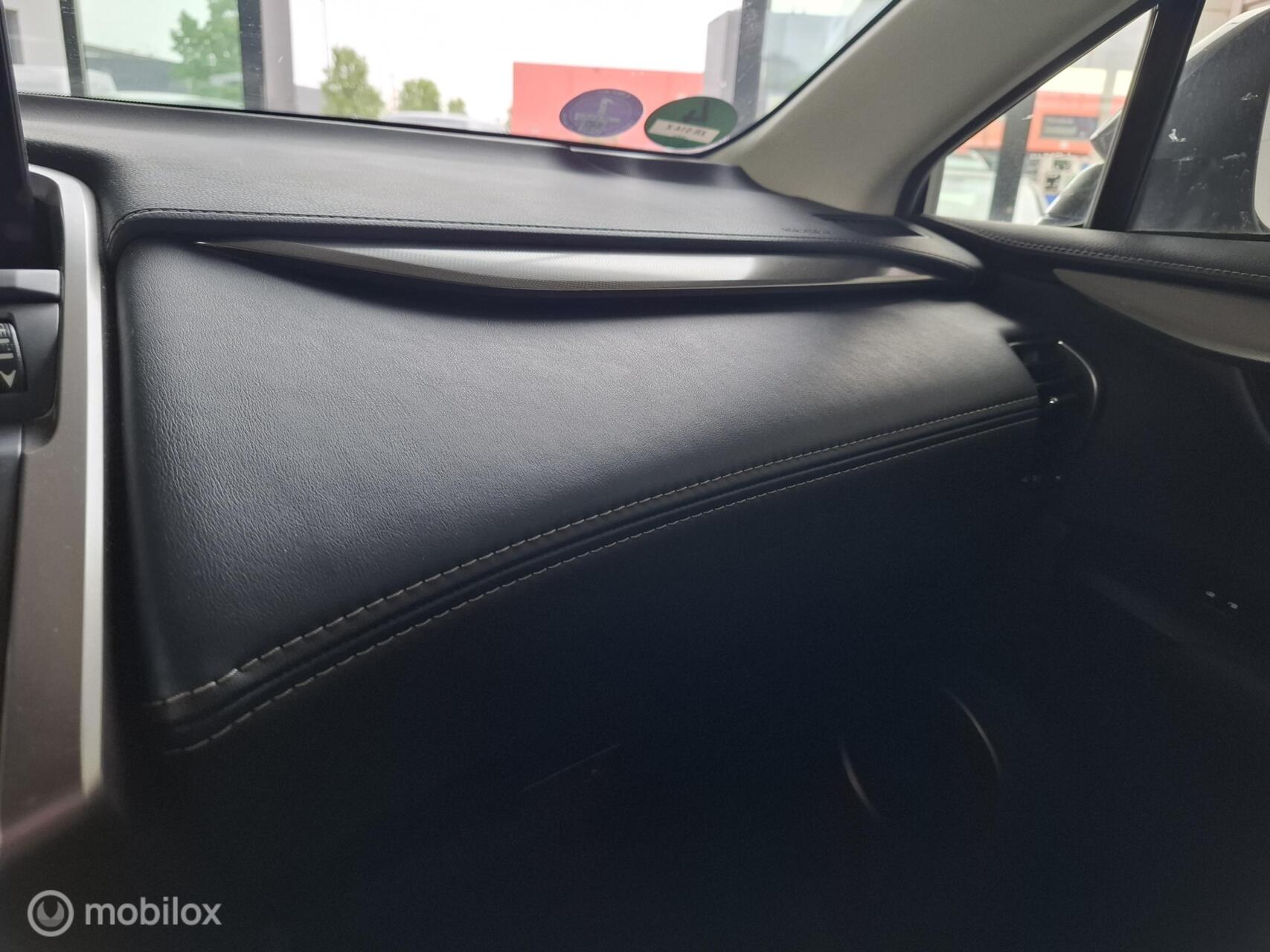 Foto van Lexus Lexus Nx300h